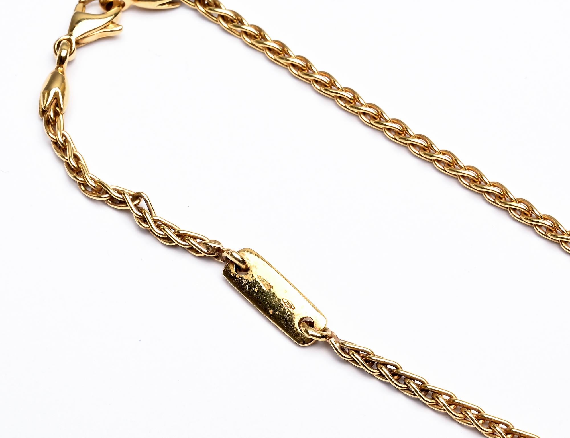 Collana con ciondolo a forma di pera in smalto rosso e diamanti in vendita 1