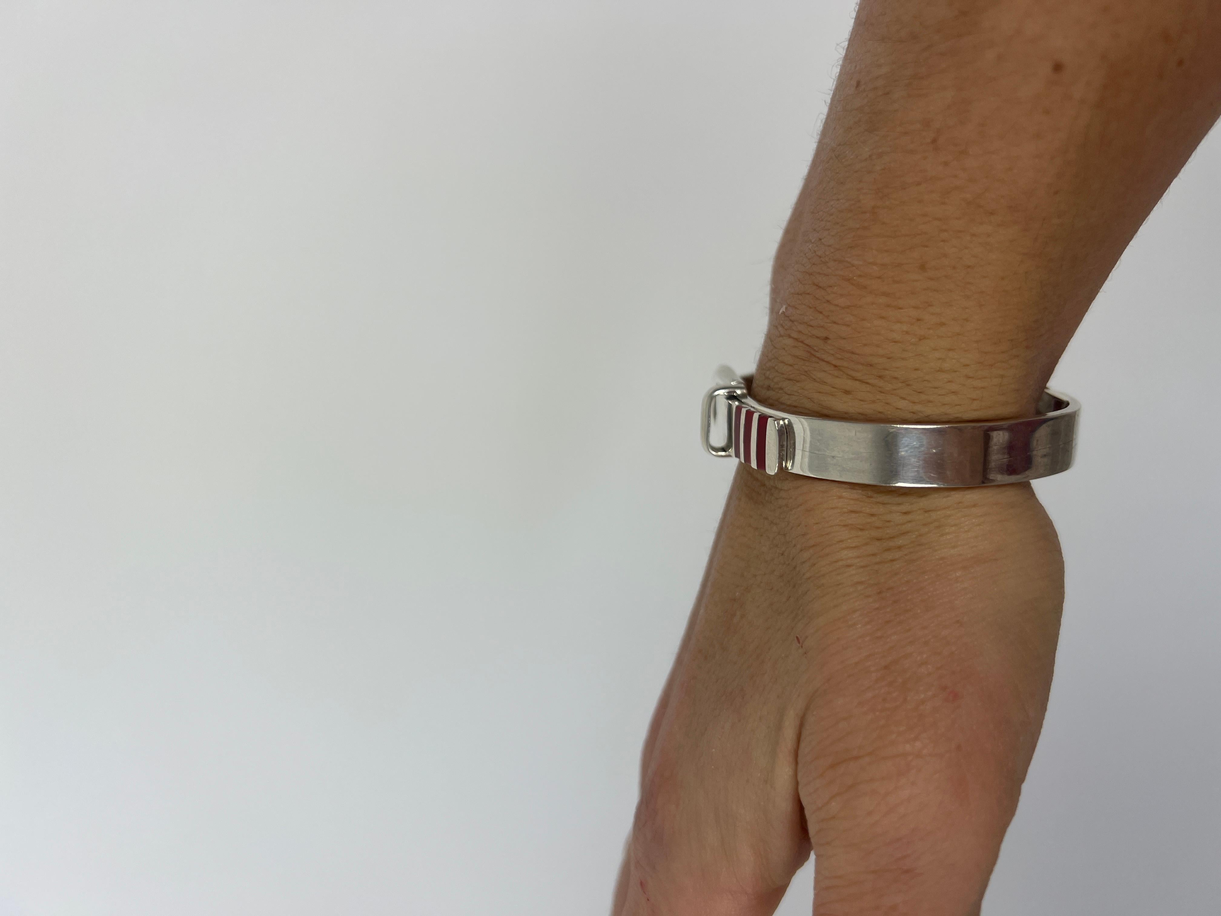 Armband mit Gürtelschnalle aus roter Emaille, Sterlingsilber, Länge 7,5 Zoll, einfache Schnalle im Angebot 4