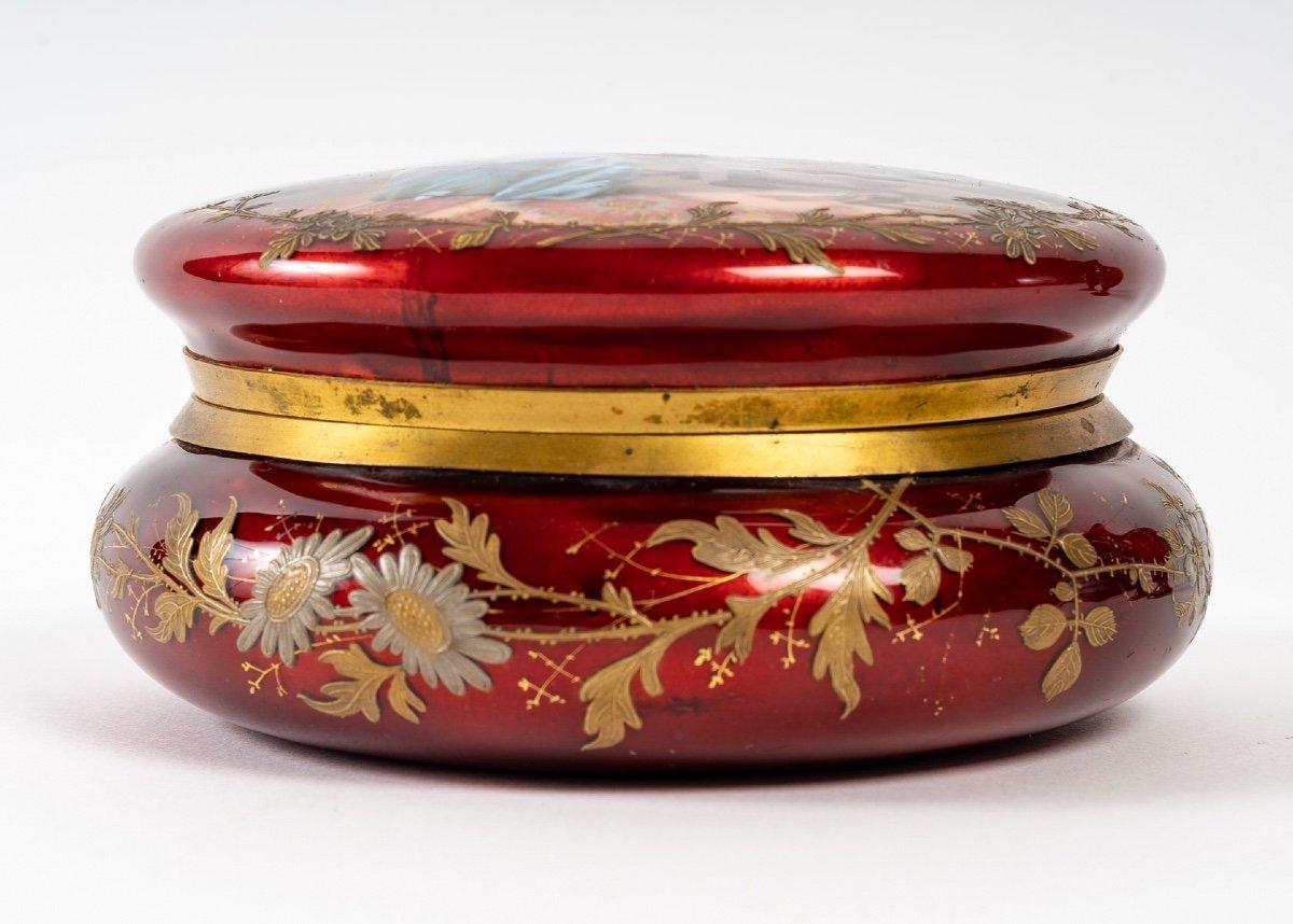 Red enamel jewellery box with polychrome painting, Art Nouveau style, late 19th century
in perfect condition.