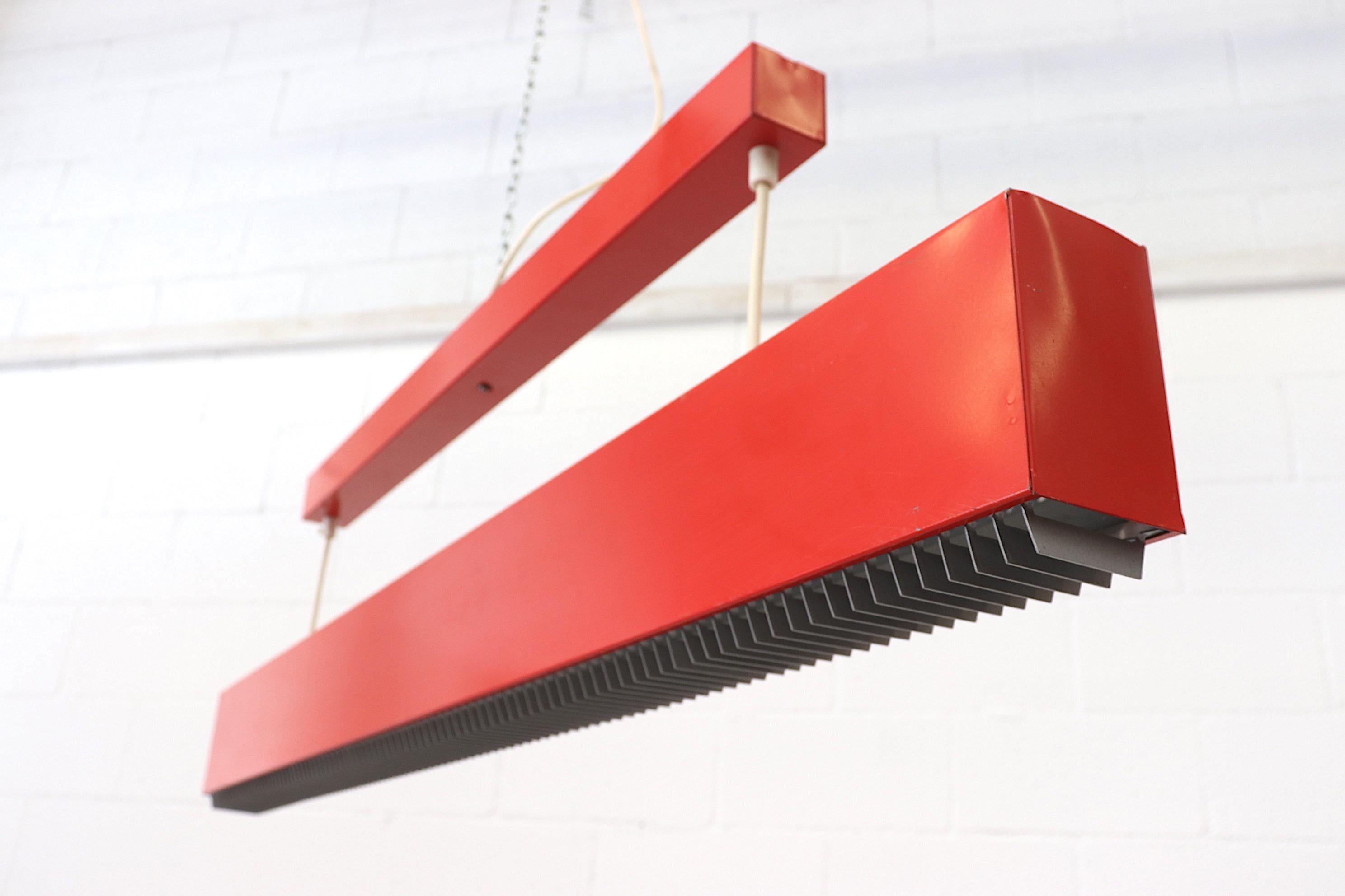 Red Enameled Metal Linear Fluorescent Work Light In Good Condition In Los Angeles, CA