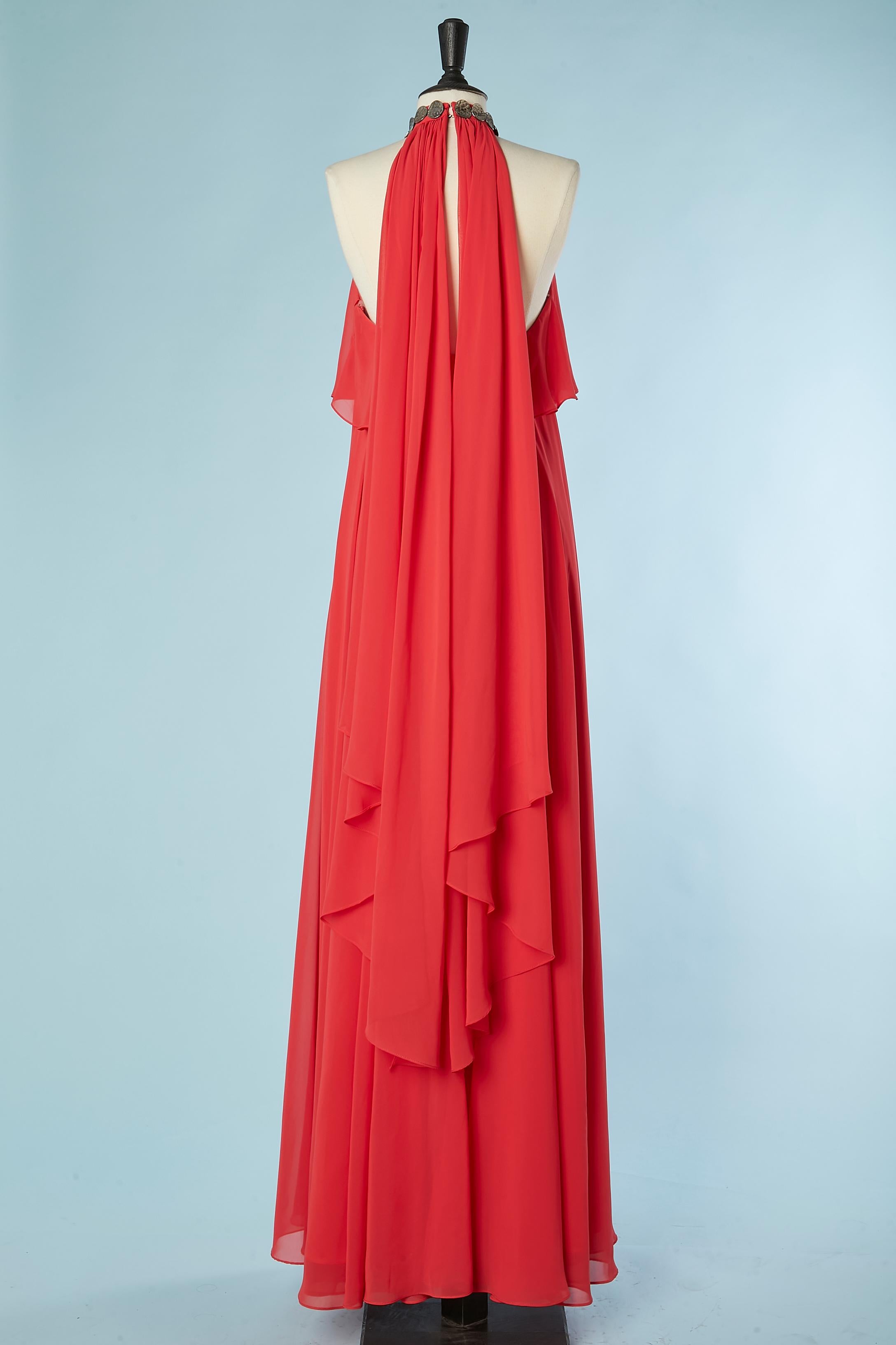 Rotes Abendkleid mit silbernem, metalbesetztem Gai Mattiolo rotem Teppich  im Angebot 1