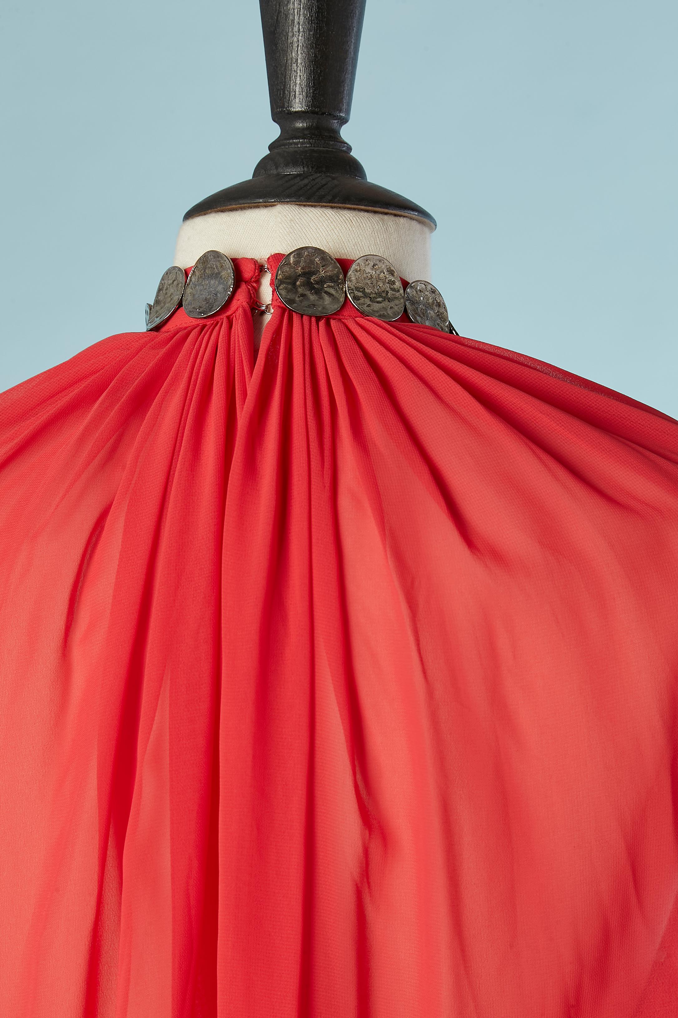 Rotes Abendkleid mit silbernem, metalbesetztem Gai Mattiolo rotem Teppich  im Angebot 2