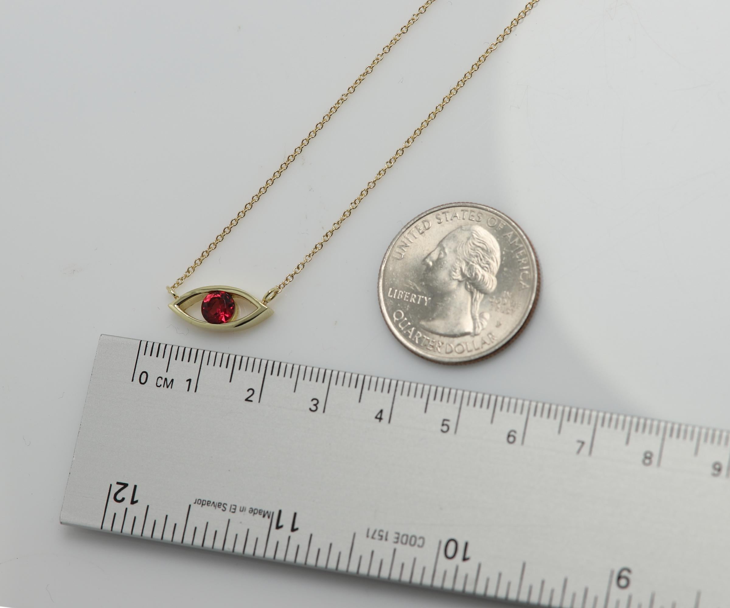 Colgante de Oro Amarillo de 18 Kilates con Rubelita Roja Mal de Ojo Buena Suerte Gema Roja en venta 2