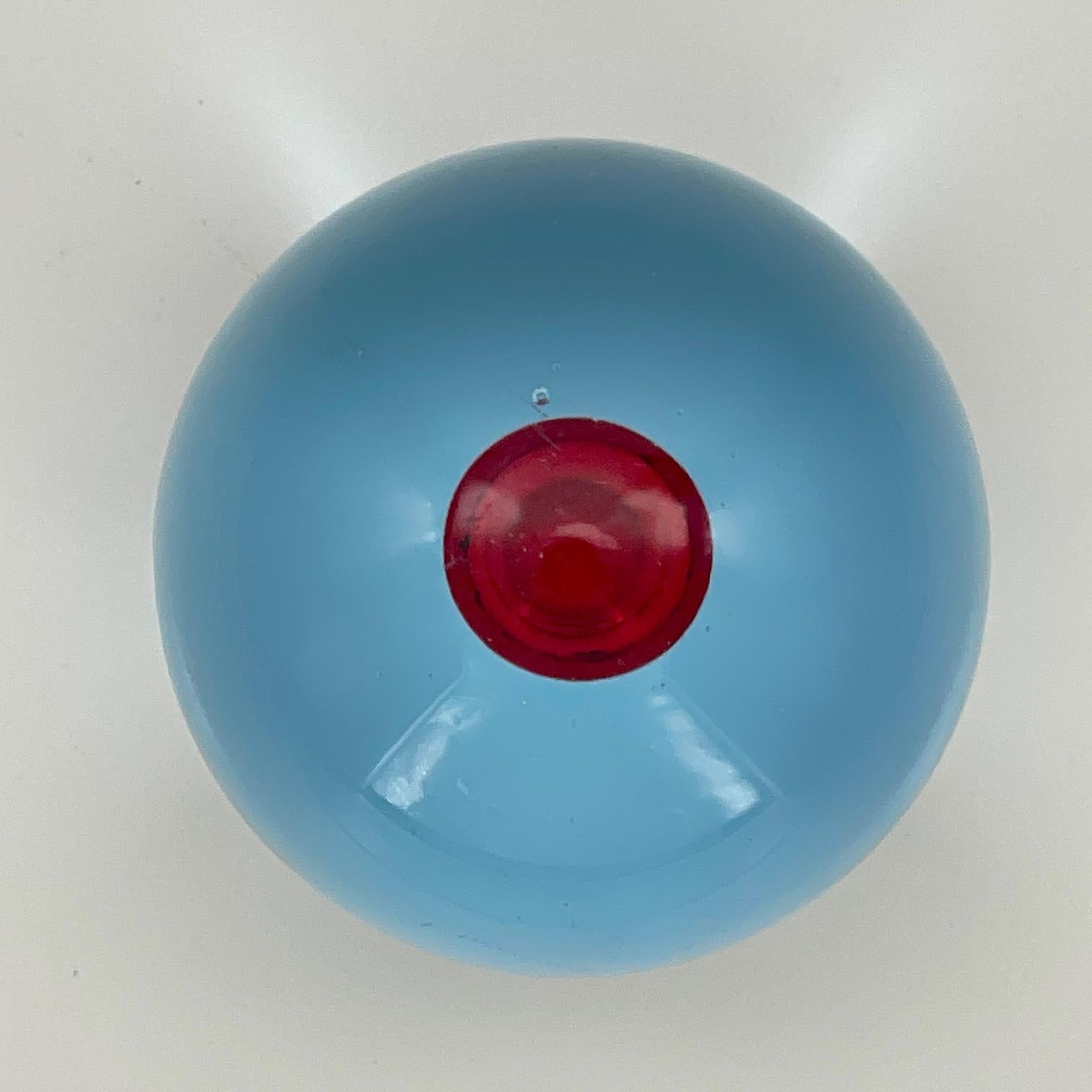 Mid-Century moderno Occhio Rosso Orbo Cendese AB Murano Fermacarte Scultura Iris Occhio di metà secolo in vendita