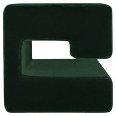 Taburete y mesa auxiliar escultóricos contemporáneos 
Oliva