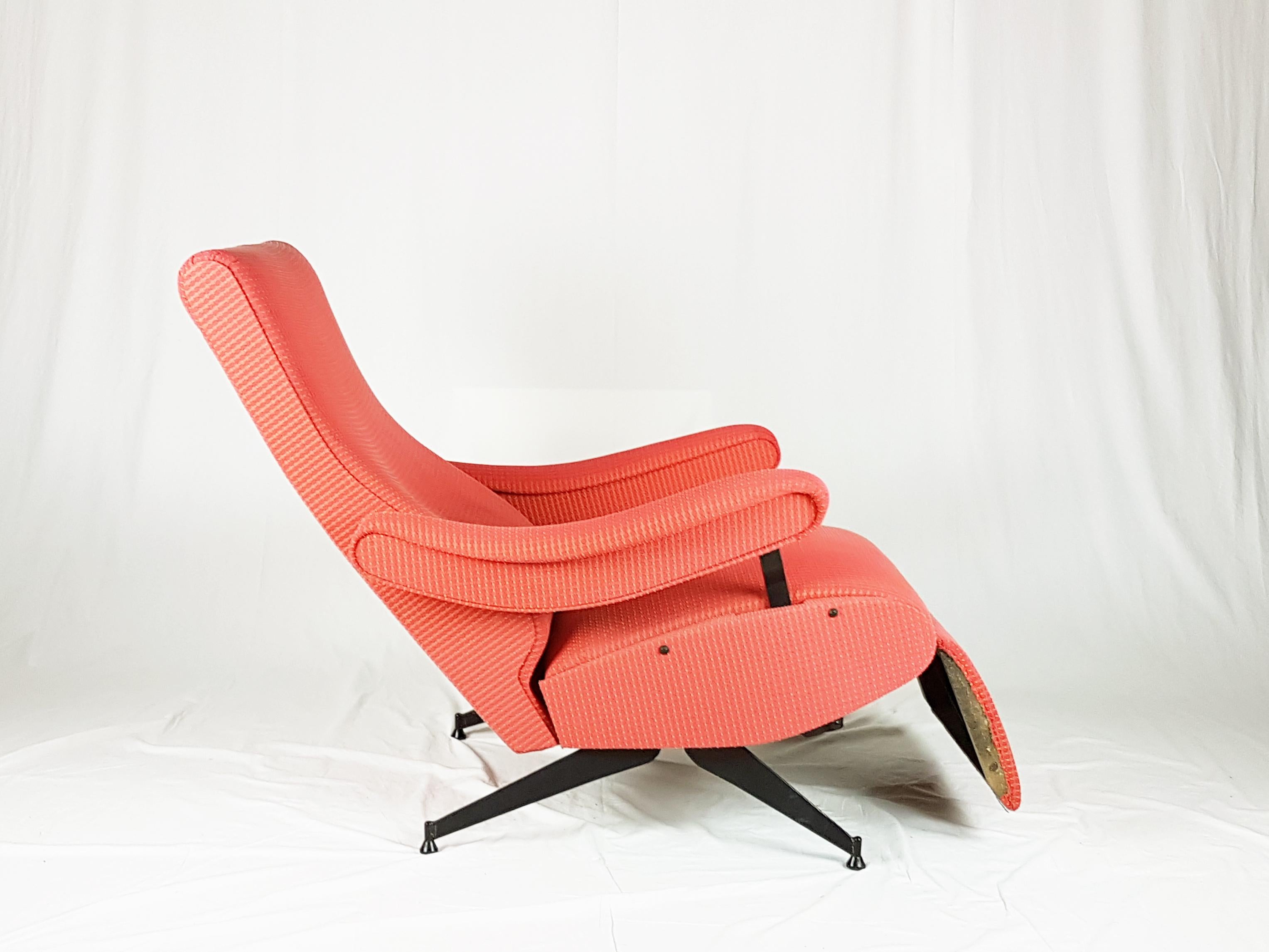 Red Fabric & Black Metal Reclining Armchair Oscar by N. Pini for Novarredo, 1959 In Good Condition For Sale In Varese, Lombardia