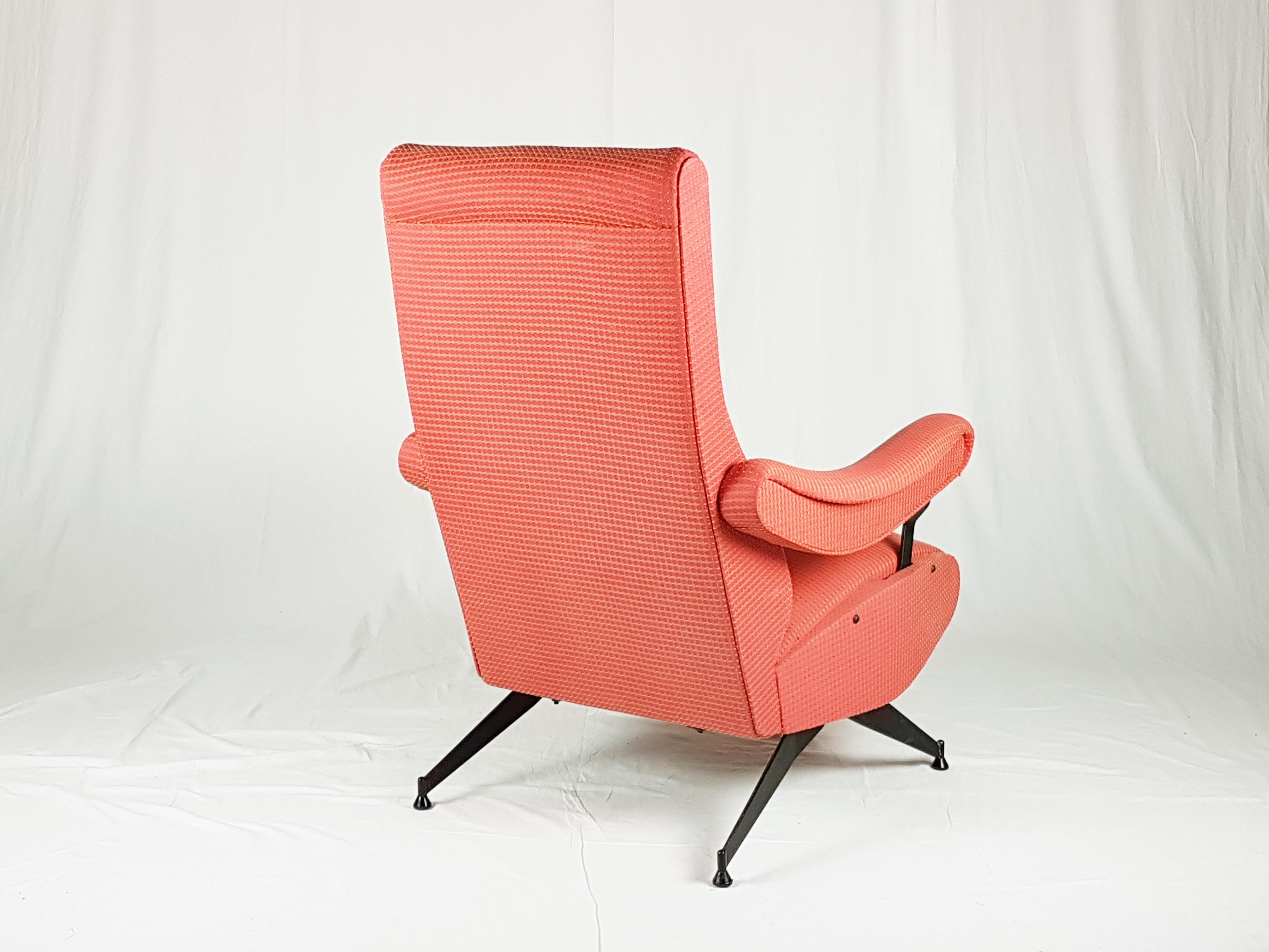 Red Fabric & Black Metal Reclining Armchair Oscar by N. Pini for Novarredo, 1959 For Sale 1