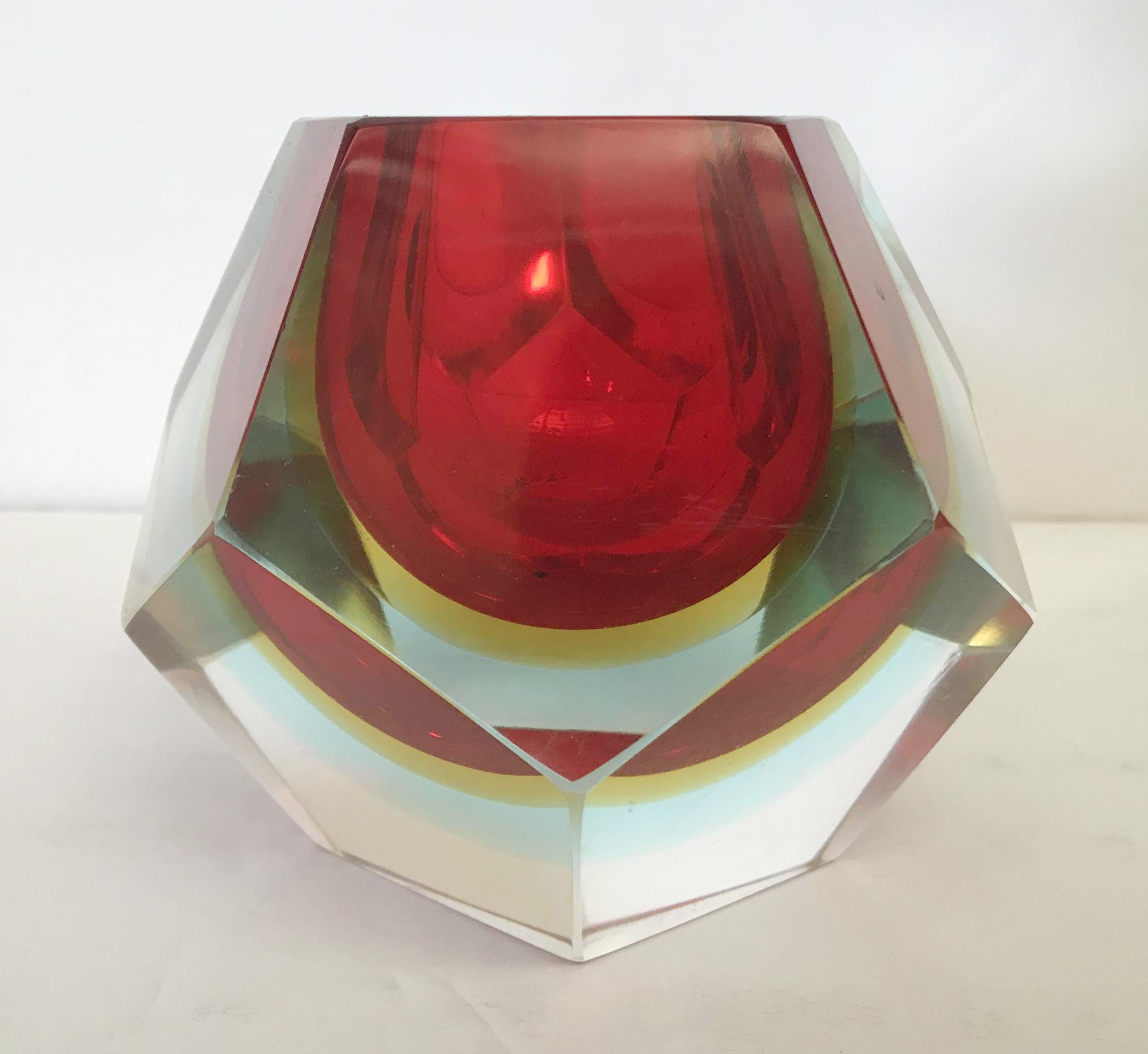 Vintage Italian red faceted Murano glass bowl blown in Sommerso technique / designed by Mandruzzato, circa 1960s / Made in Italy
Measures: Diameter 5.5 inches, height 4.5 inches
* Please note the minor chip on the edge of the bowl, shown in the last