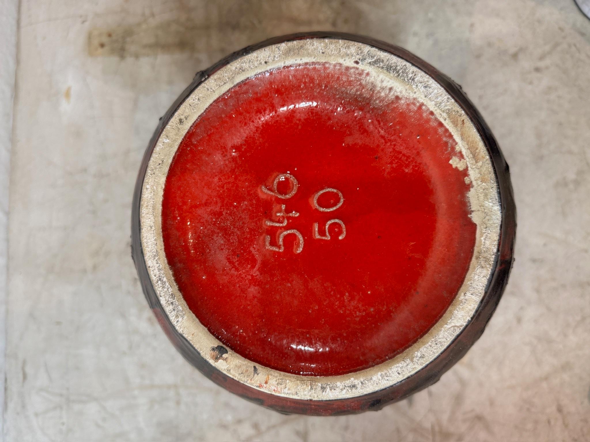 Vaso di cavalli di lava rossa di Scheurich, Germania occidentale, anni '60 in vendita 3