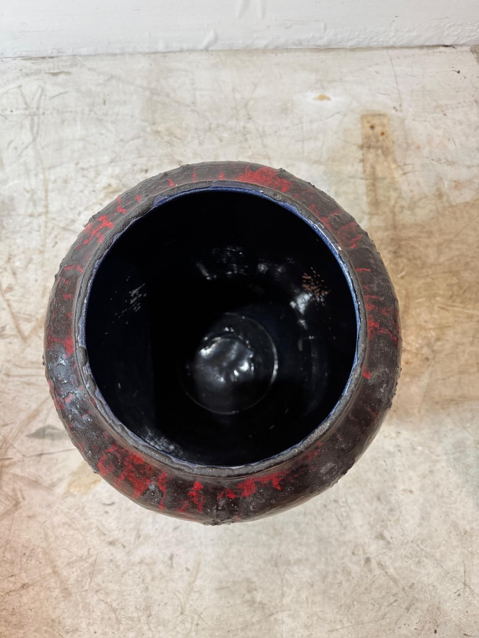 Mid-Century moderno Vaso di cavalli di lava rossa di Scheurich, Germania occidentale, anni '60 in vendita