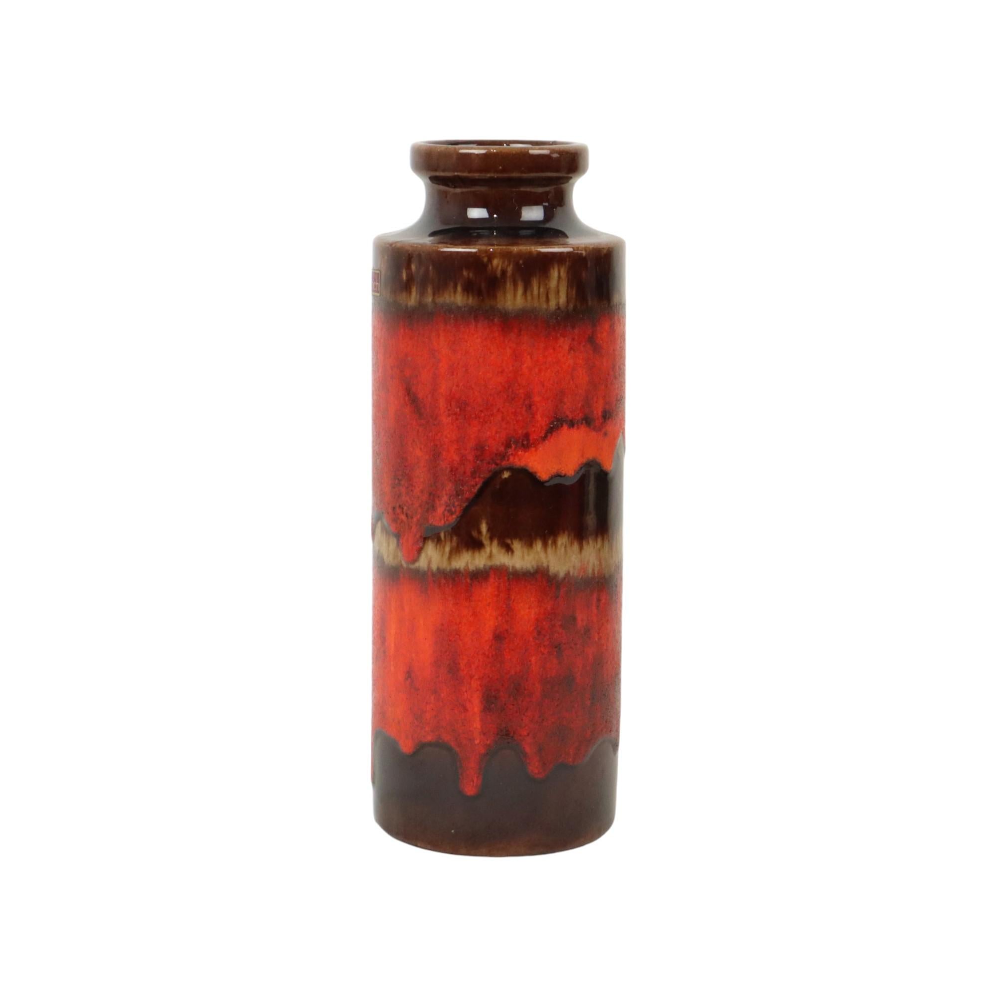 Metà XX secolo Vaso di lava rossa Scheurich Germania Ovest Ceramica 203-26 in vendita