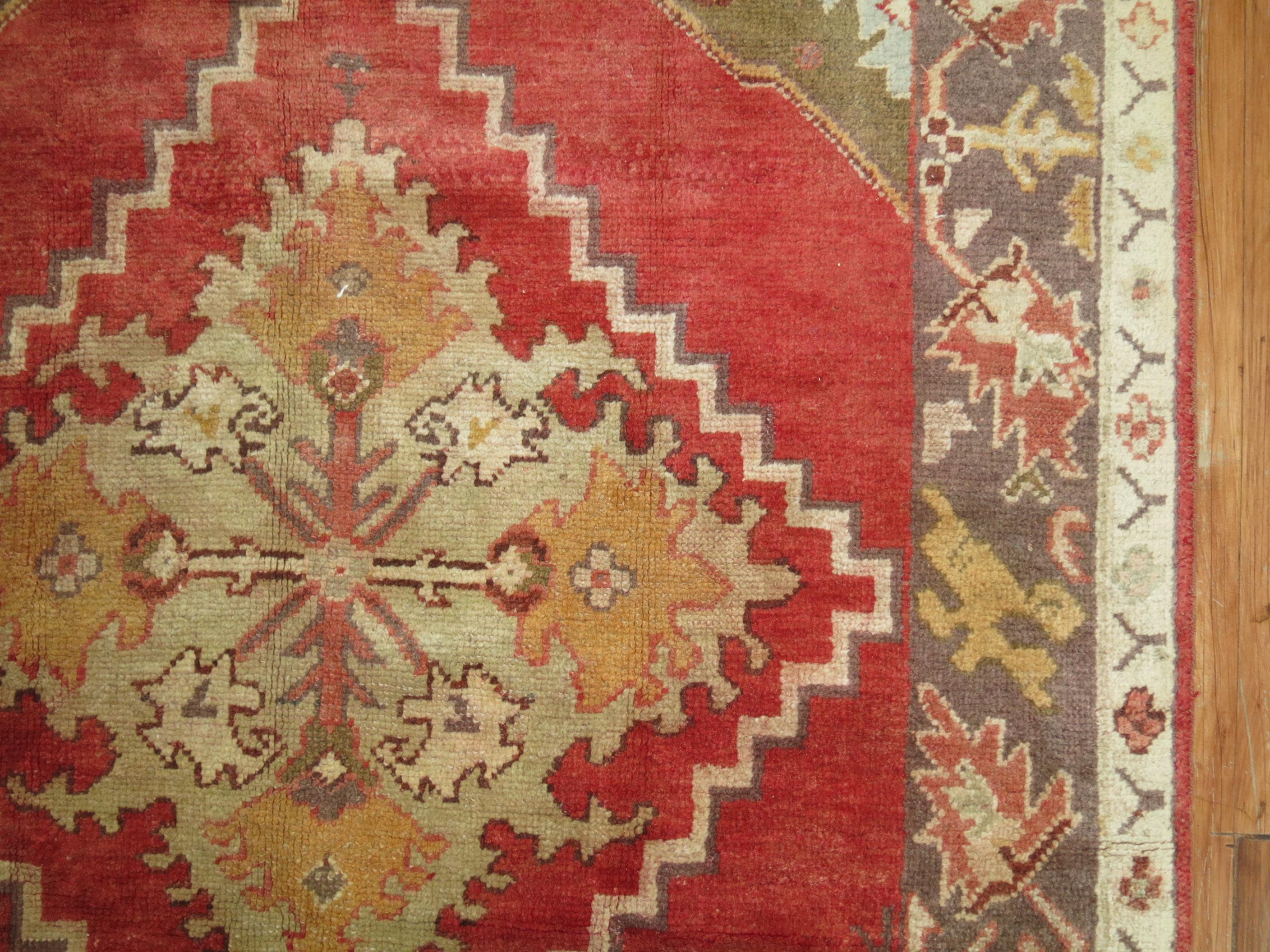 Red Field Antique Oushak Foyer Size Rug In Good Condition For Sale In New York, NY