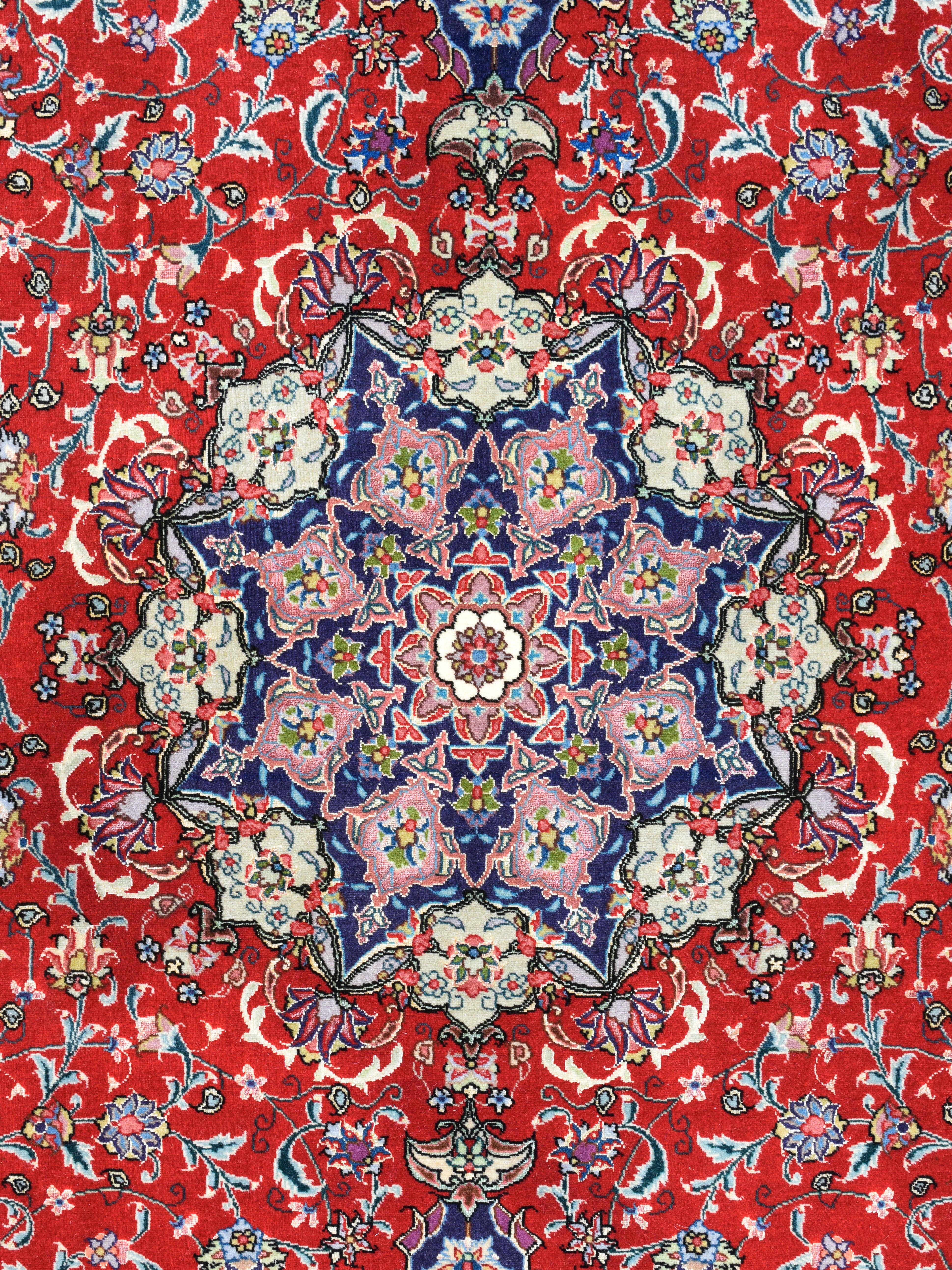 Red Fine Persian Tabriz Wool and Silk Rug with Medallion Design, 3' x 5' In condizioni Nuovo in vendita a New York, NY