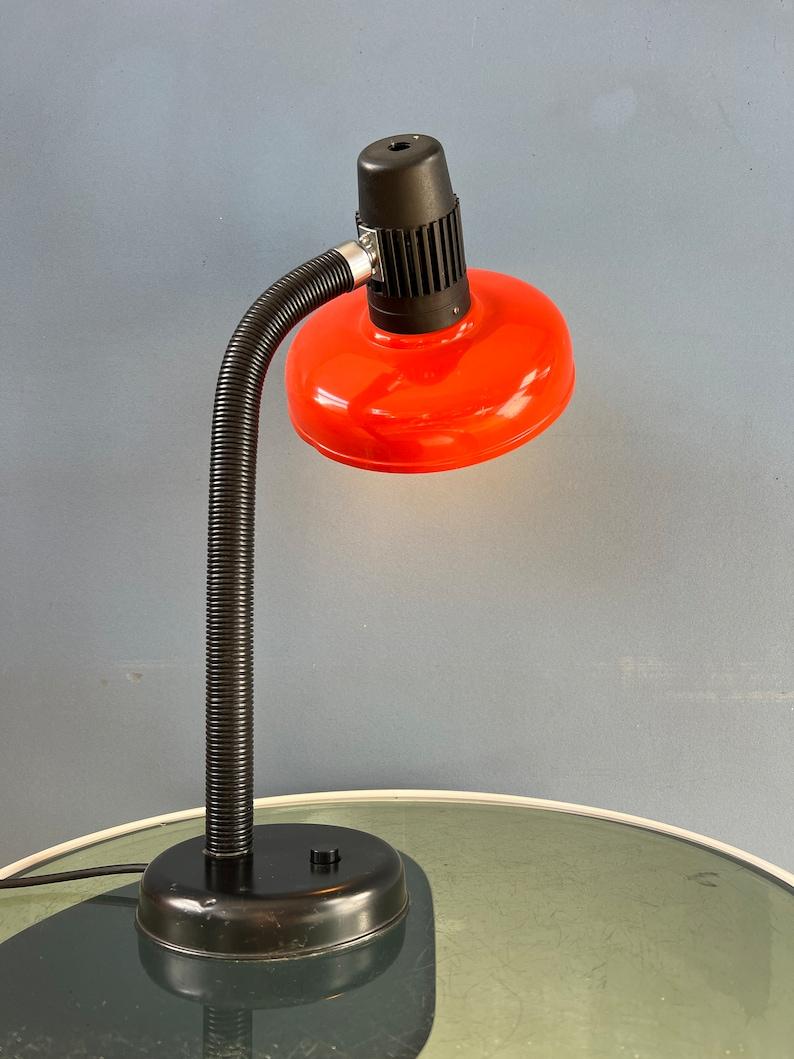 Red Flexible Arm Space Age Table Lamp, 1970s In Excellent Condition For Sale In ROTTERDAM, ZH