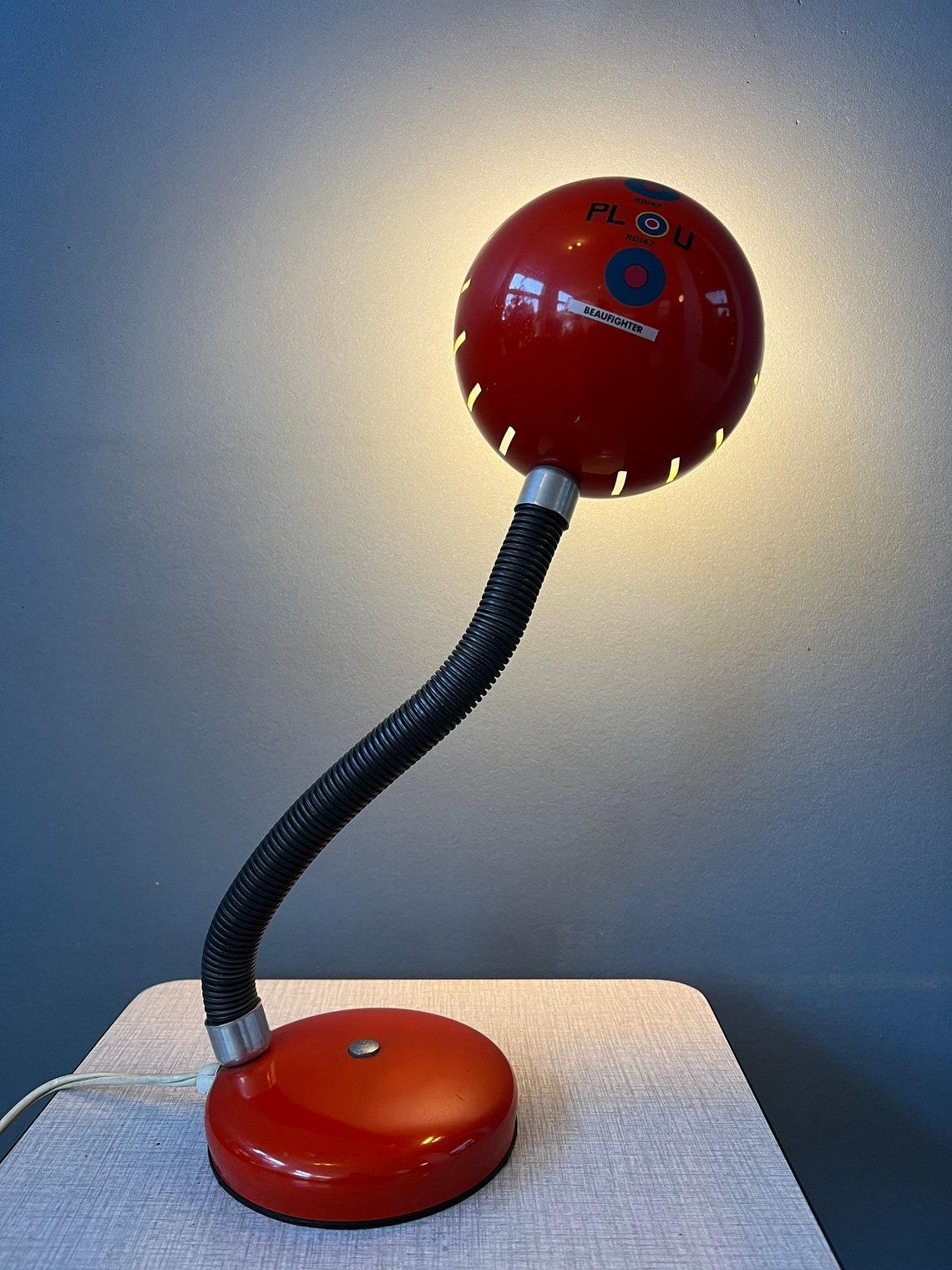 Ère spatiale Lampe de table vintage souple rouge de l'âge des pages, 1970 en vente