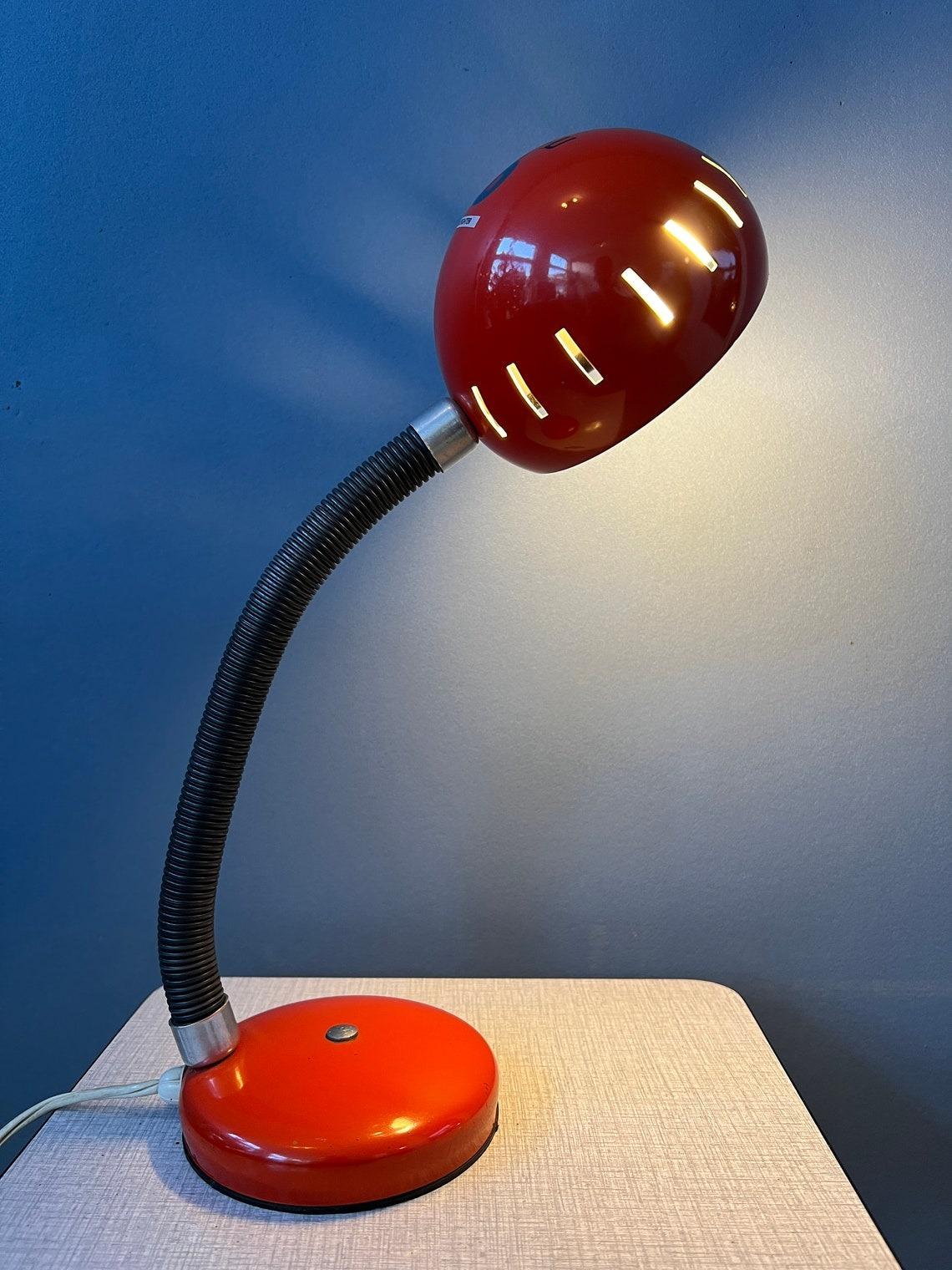 20ième siècle Lampe de table vintage souple rouge de l'âge des pages, 1970 en vente