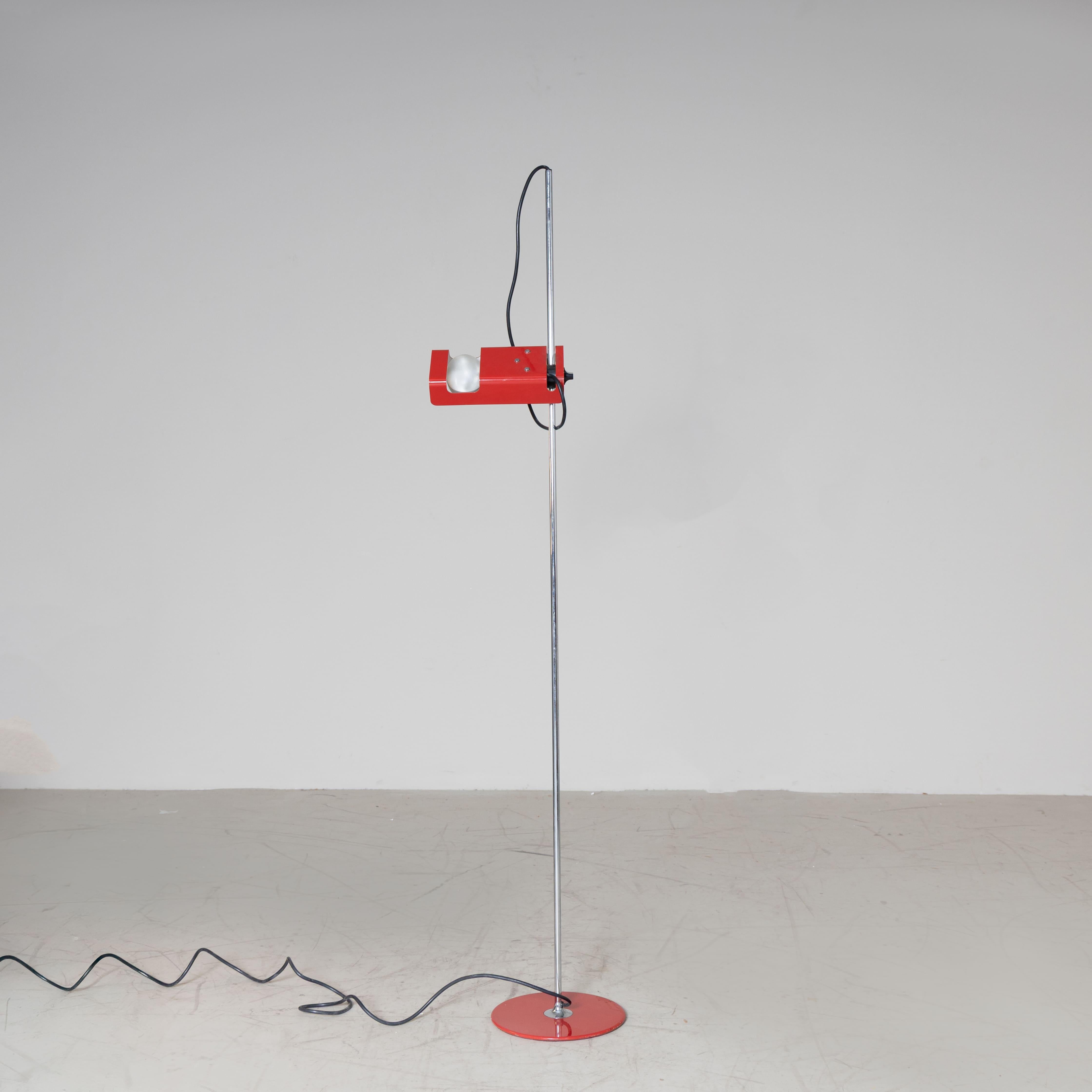 Rote Stehlampe mod. Spider Joe Colombo oluce, 1965 im Zustand „Gut“ im Angebot in Milano, Lombardia