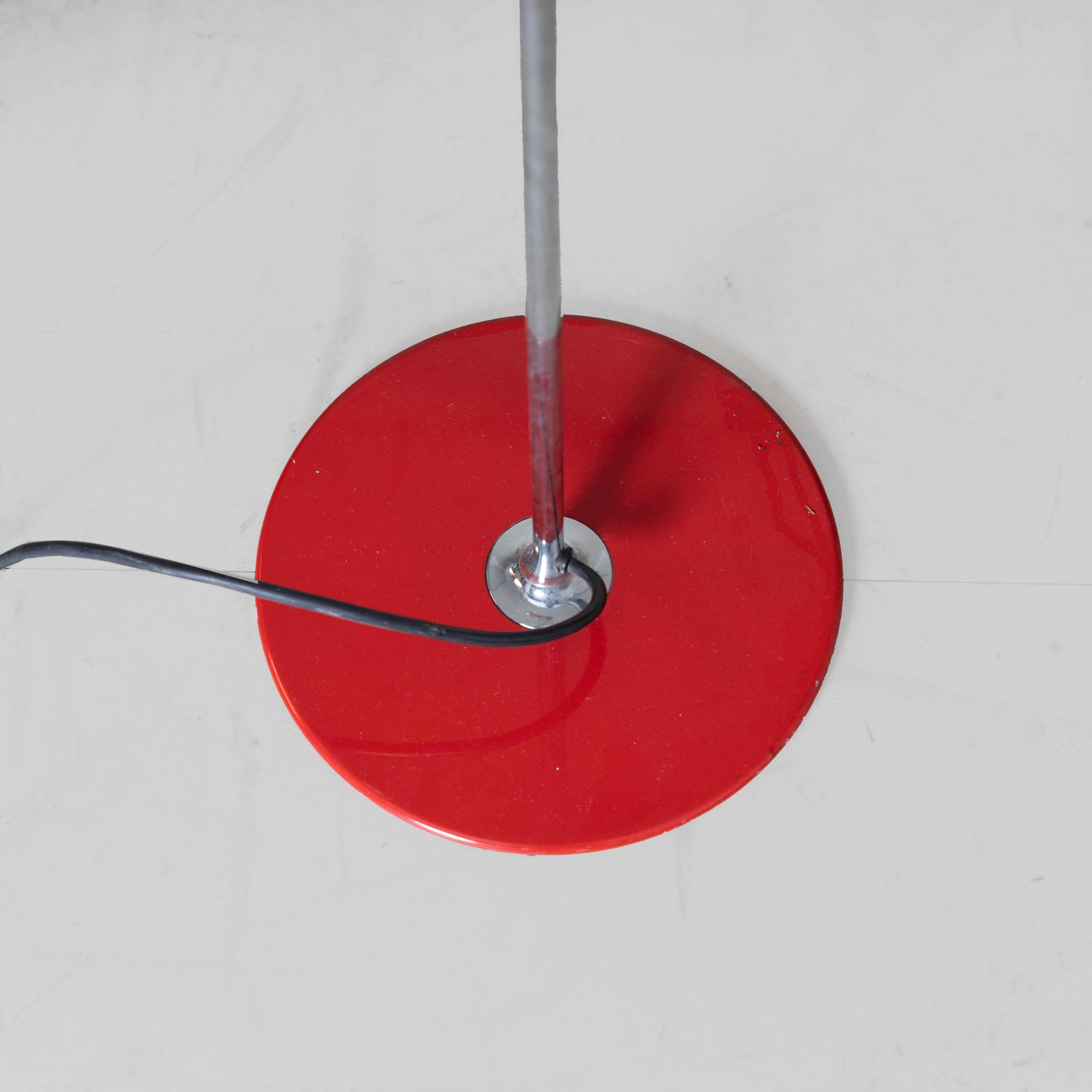 Rote Stehlampe mod. Spider Joe Colombo oluce, 1965 (Metall) im Angebot