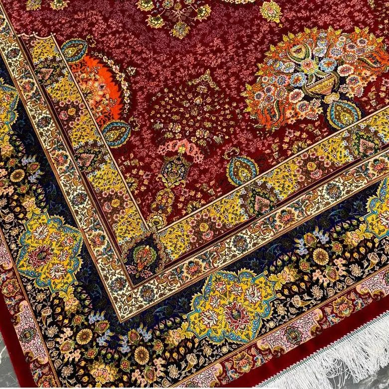 Persischer Seidenteppich mit rotem, geblümtem Medaillonmuster, 100x150cm, ideal für luxuriöse Schlafzimmer im Zustand „Neu“ im Angebot in Pudsey, GB