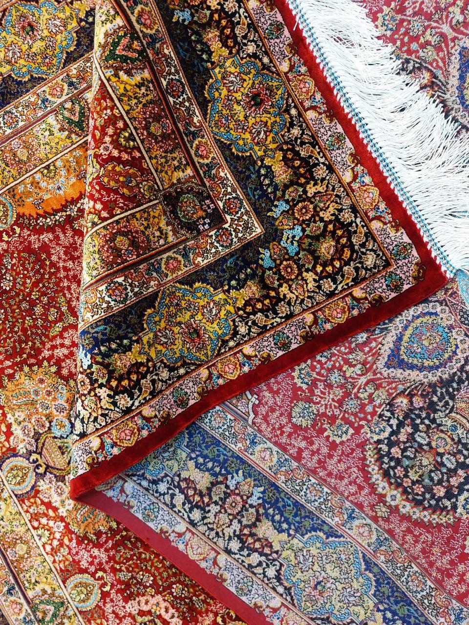 Red Floral Medallion Persian Silk Rug, The UK Made, 0041 For Sale 4