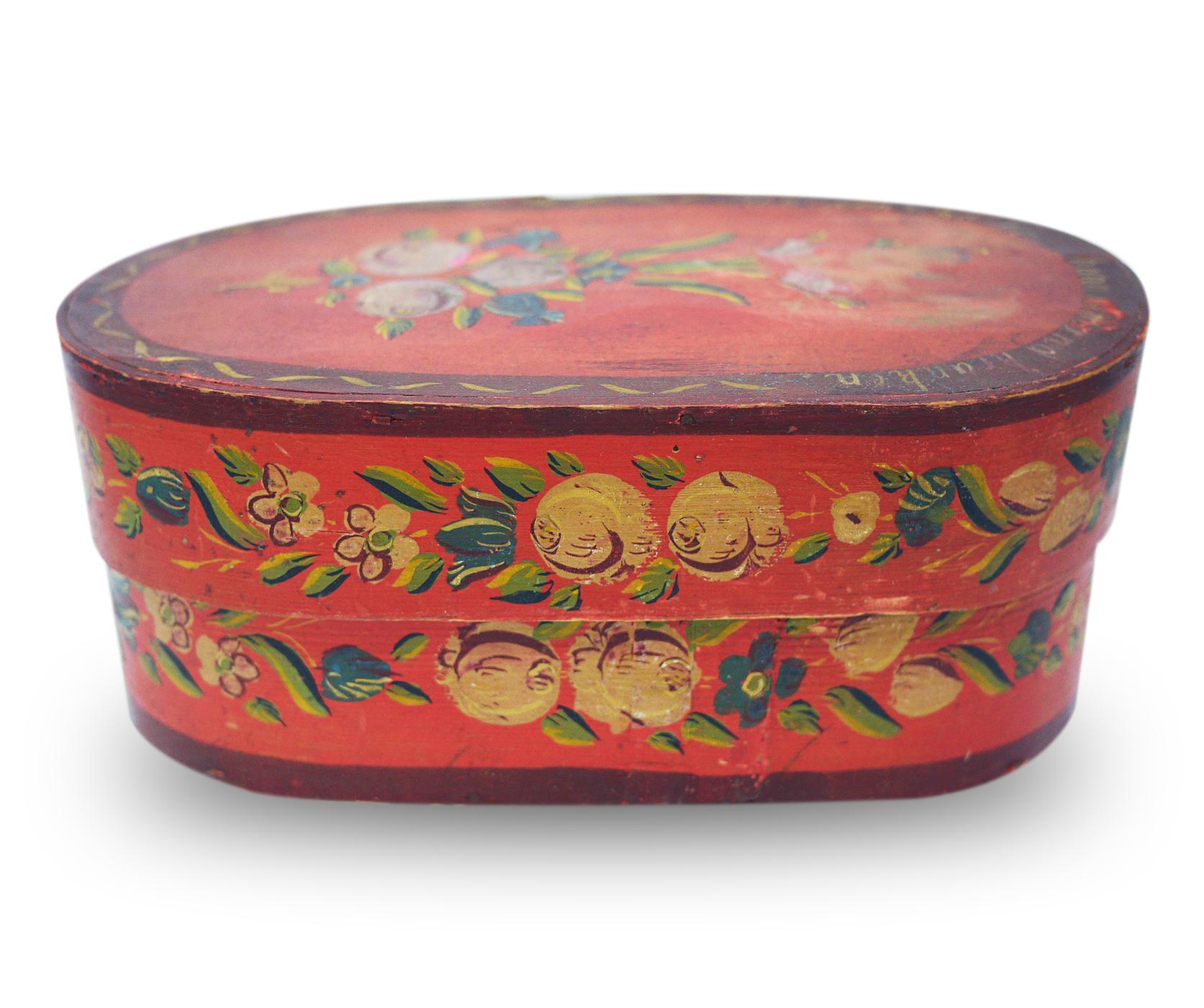 Alpine painted box

Measures: H 12cm, W 30cm, D. 18cm
H. 4.7in, W. 11.8 in, D 7.1in

Fir-tree box painted in red. On the whole surface there are floral motifs.
On the lid the phrase 