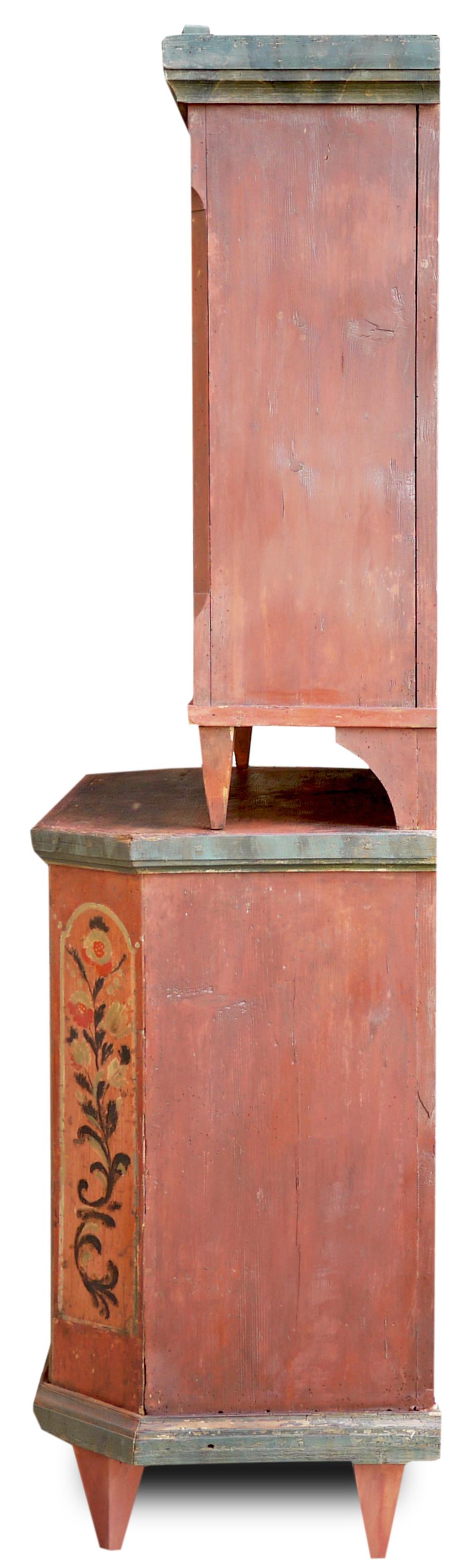 Armario pintado con flores rojas, 1790, Europa Central De campo en venta