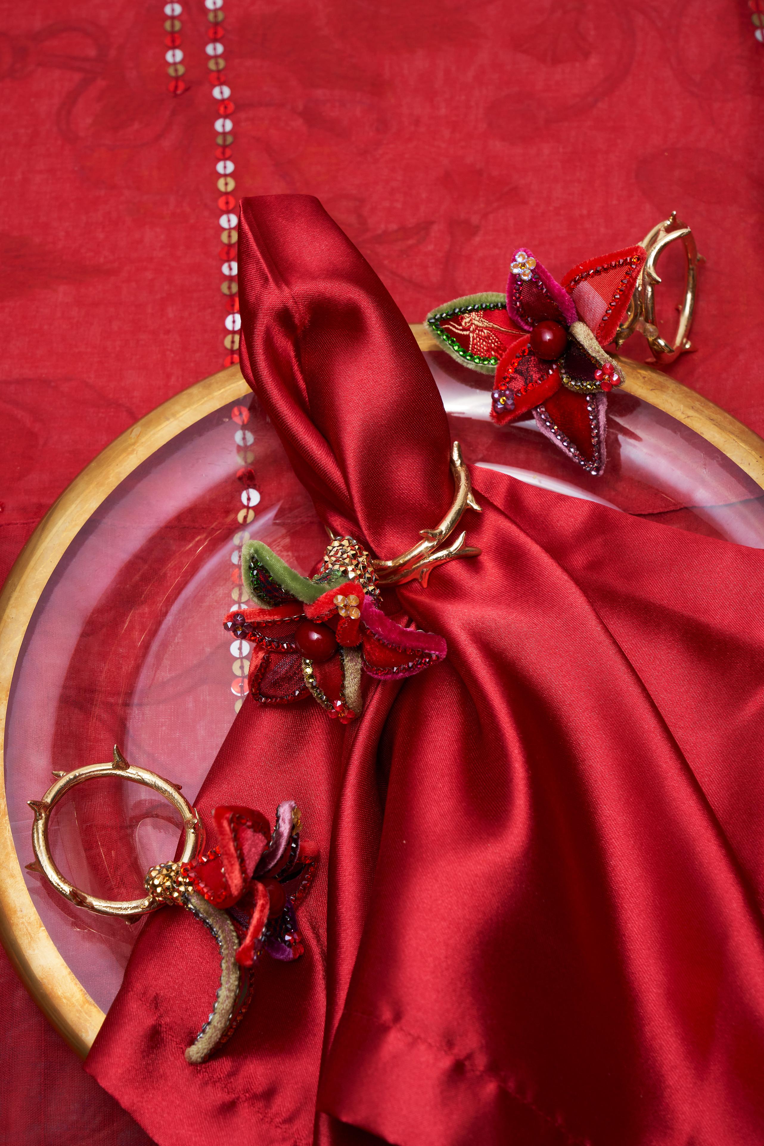 Red Flower Napkin Ring In New Condition For Sale In New York, NY