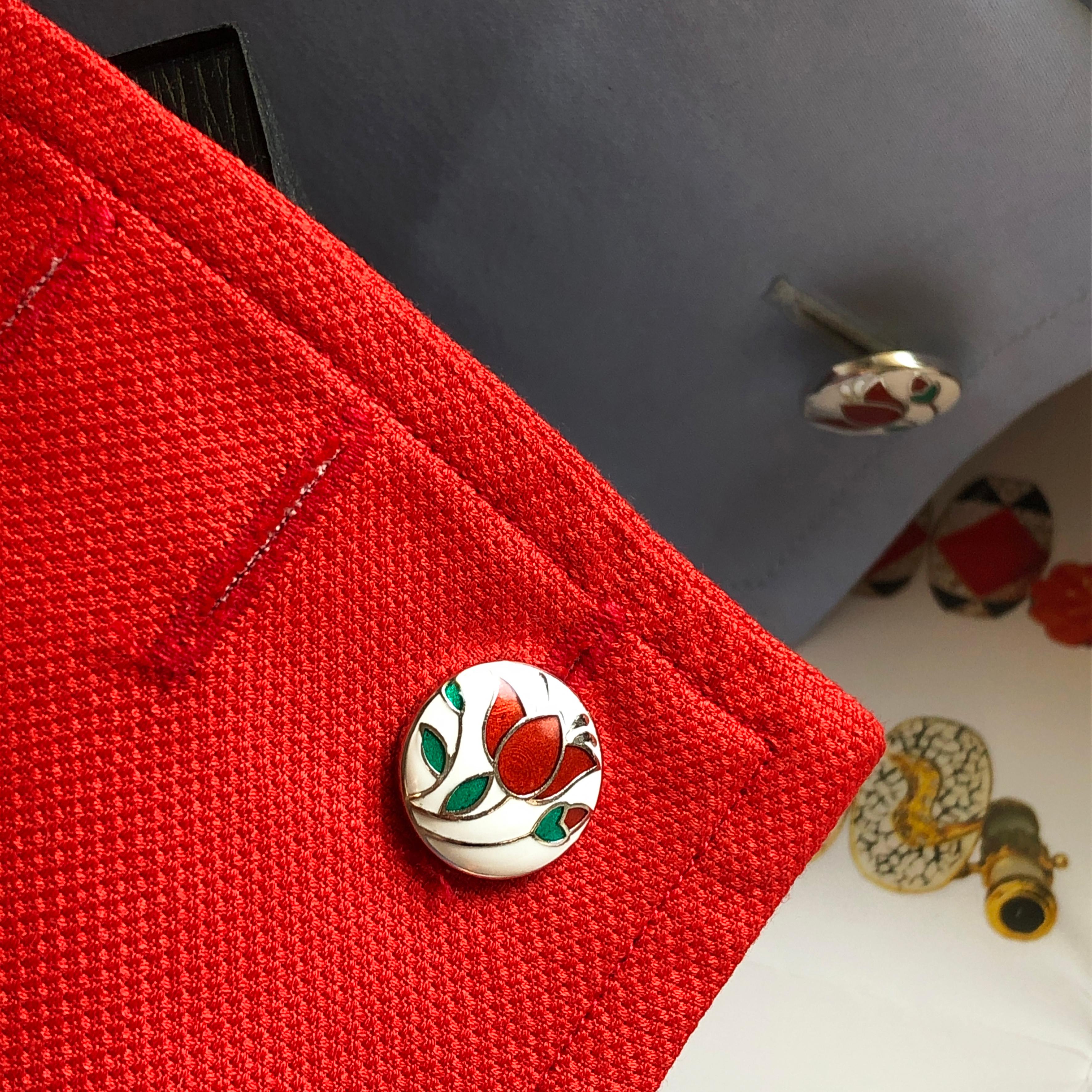 Gemelos Berca de plata de ley esmaltada con fondo en forma de T de flor roja y engaste blanco en venta 1