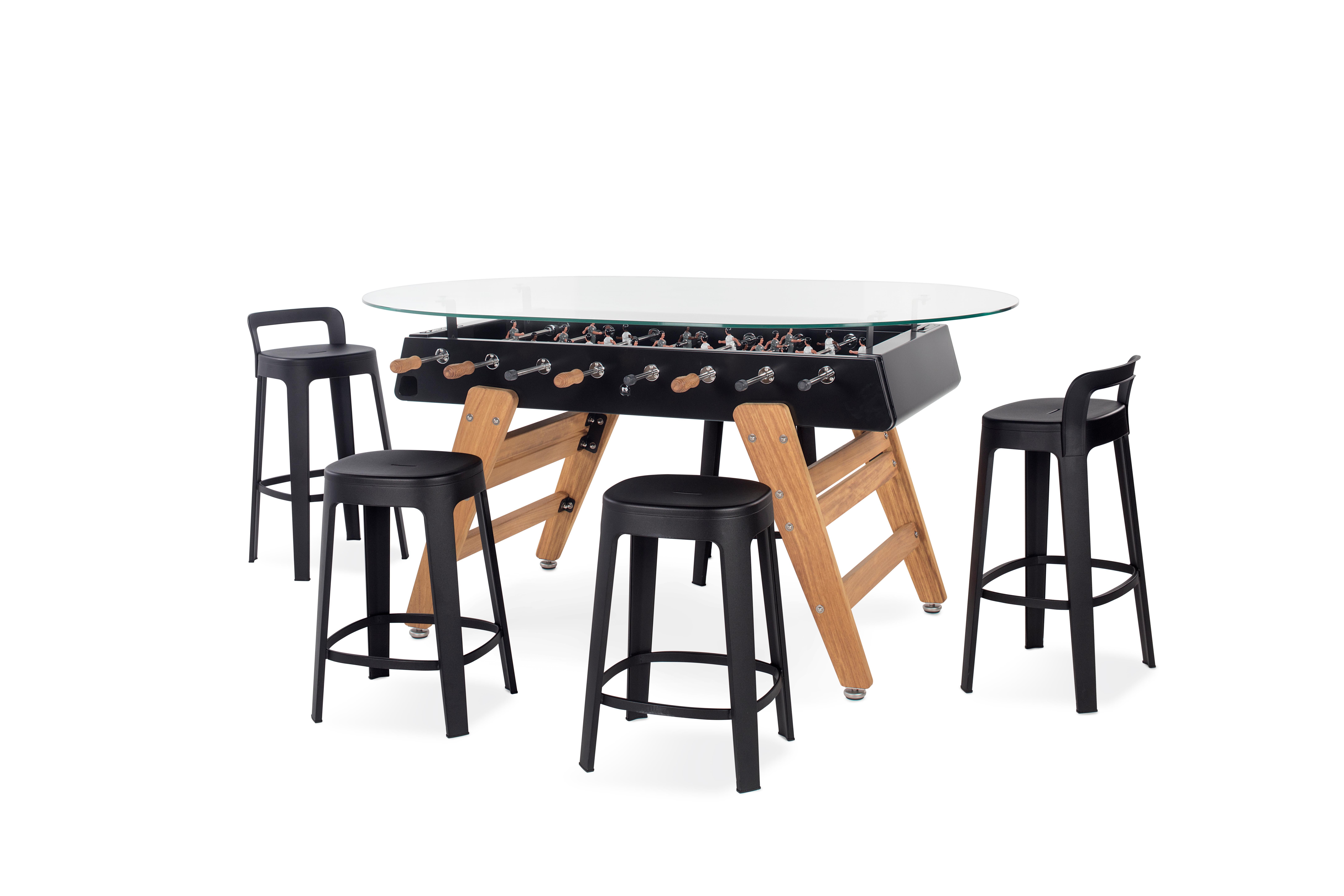 BABY-FOOT ROUGE TABLE DE JEU RS3 BOIS
CONÇU PAR RAFAEL RODRÍGUEZ pour RS-Barcelona

Avec la table de football en bois RS3, un nouveau joueur entre dans le jeu. La récréation avec une touche de bois. Un design plus chaleureux pour ceux qui savent que
