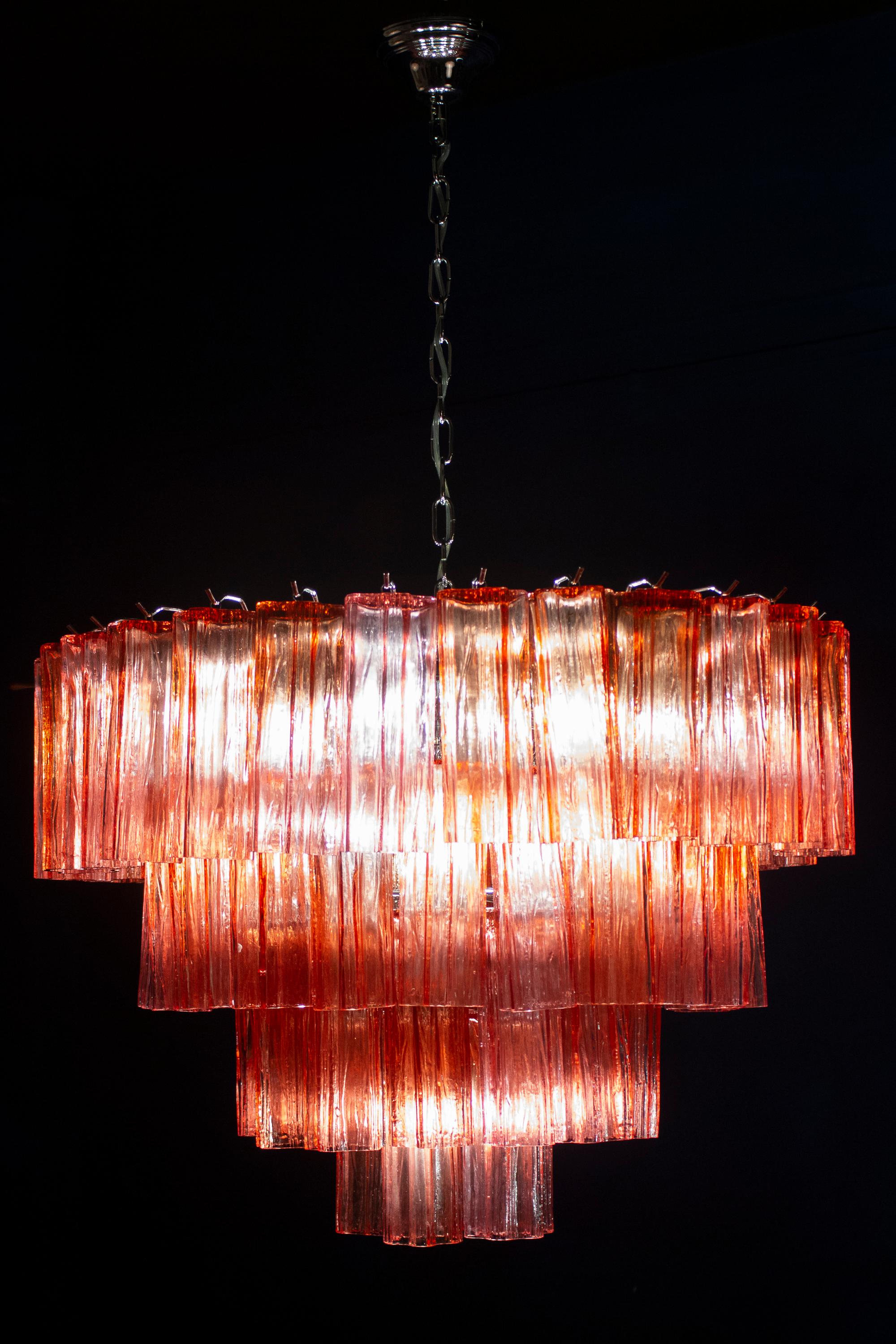 Red Fuchsia Murano Glass Tronchi Chandelier, 1970 In Excellent Condition In Rome, IT