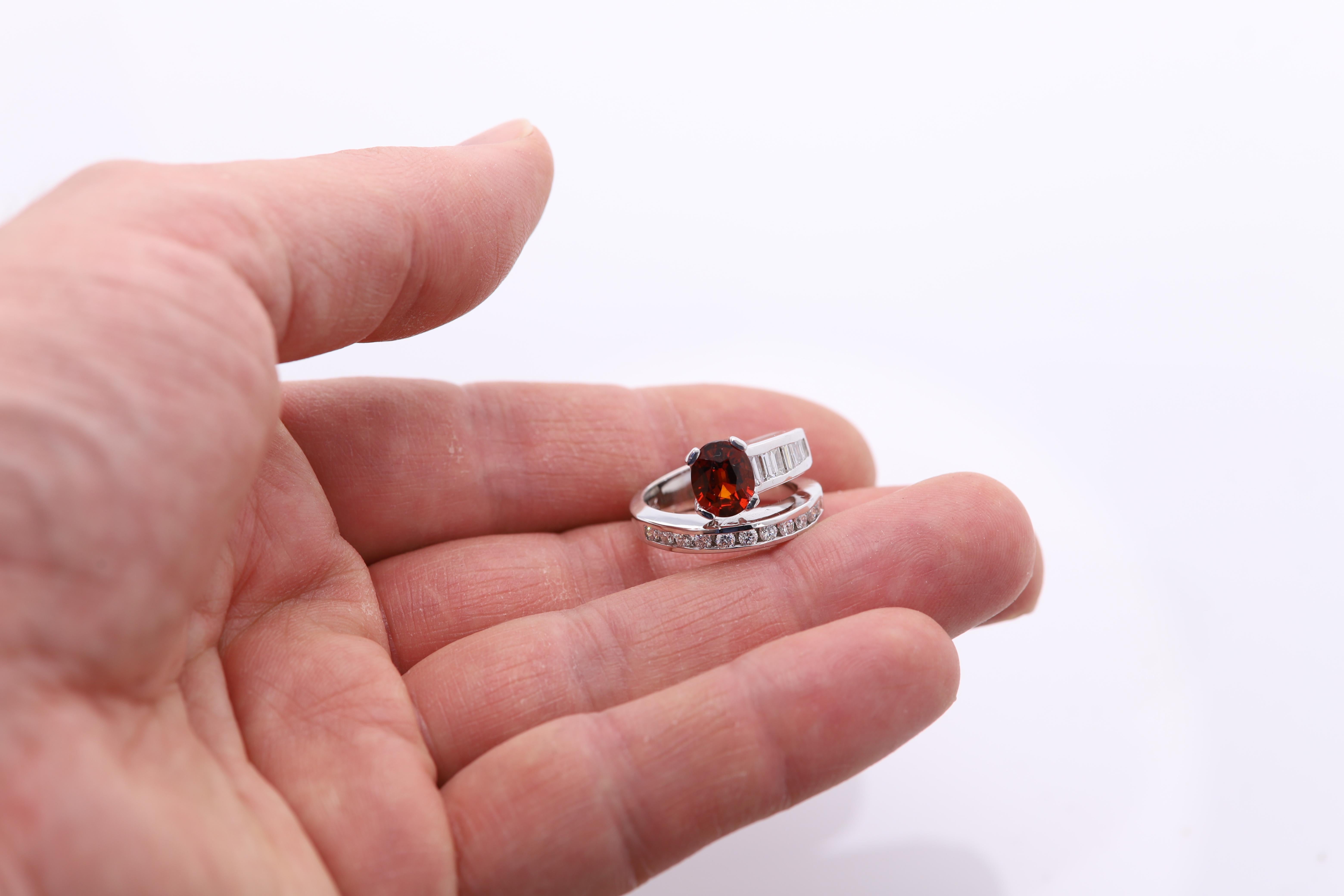 Anello con granato rosso e diamante in oro bianco 14 carati Granato naturale del Mozambico 2,34 carati in vendita 6