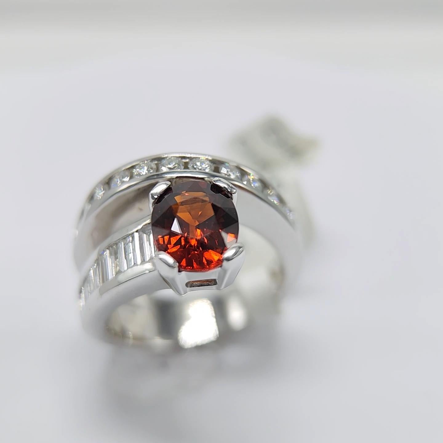 Anello con granato rosso e diamante in oro bianco 14 carati Granato naturale del Mozambico 2,34 carati in vendita 8