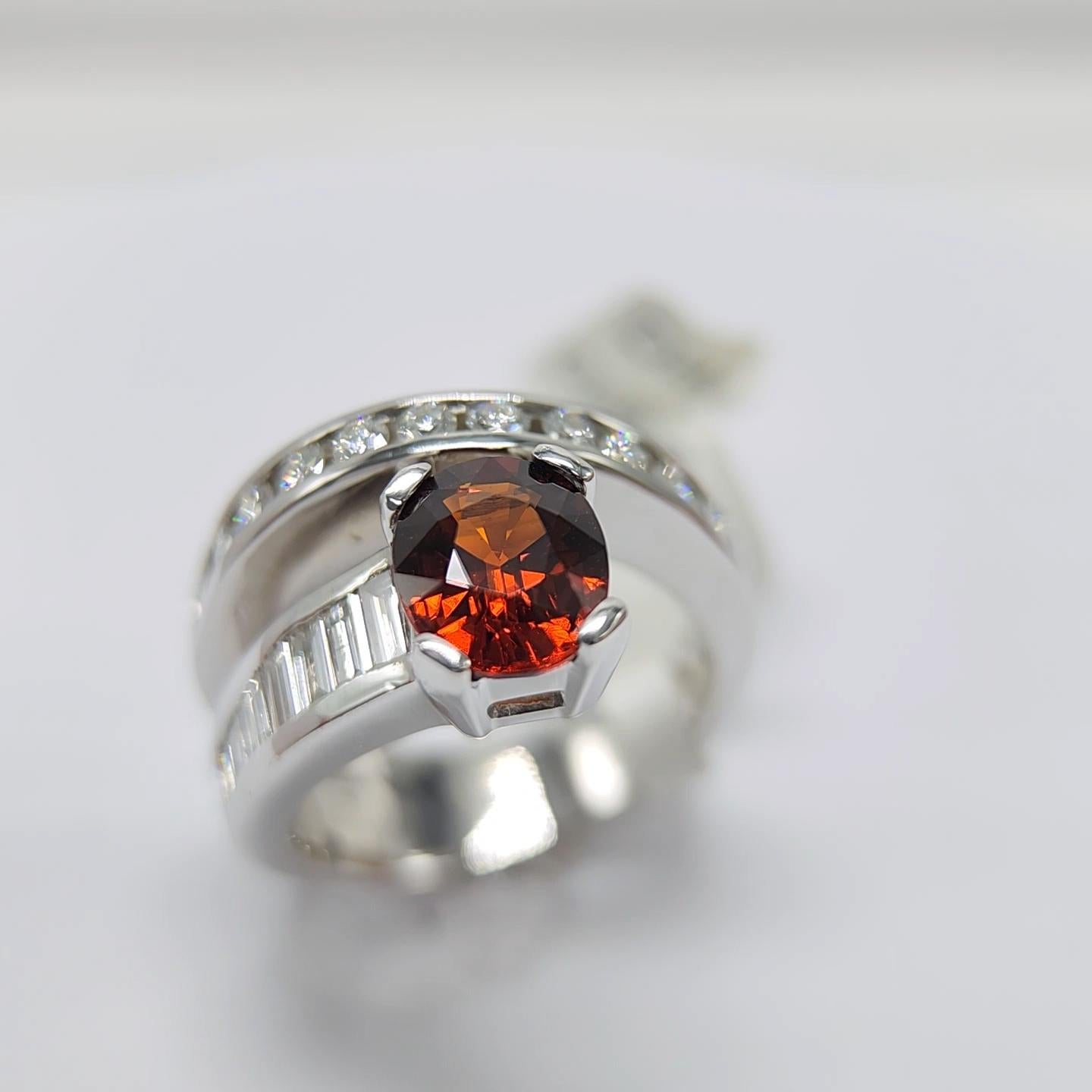 Anello con granato rosso e diamante in oro bianco 14 carati Granato naturale del Mozambico 2,34 carati in vendita 12