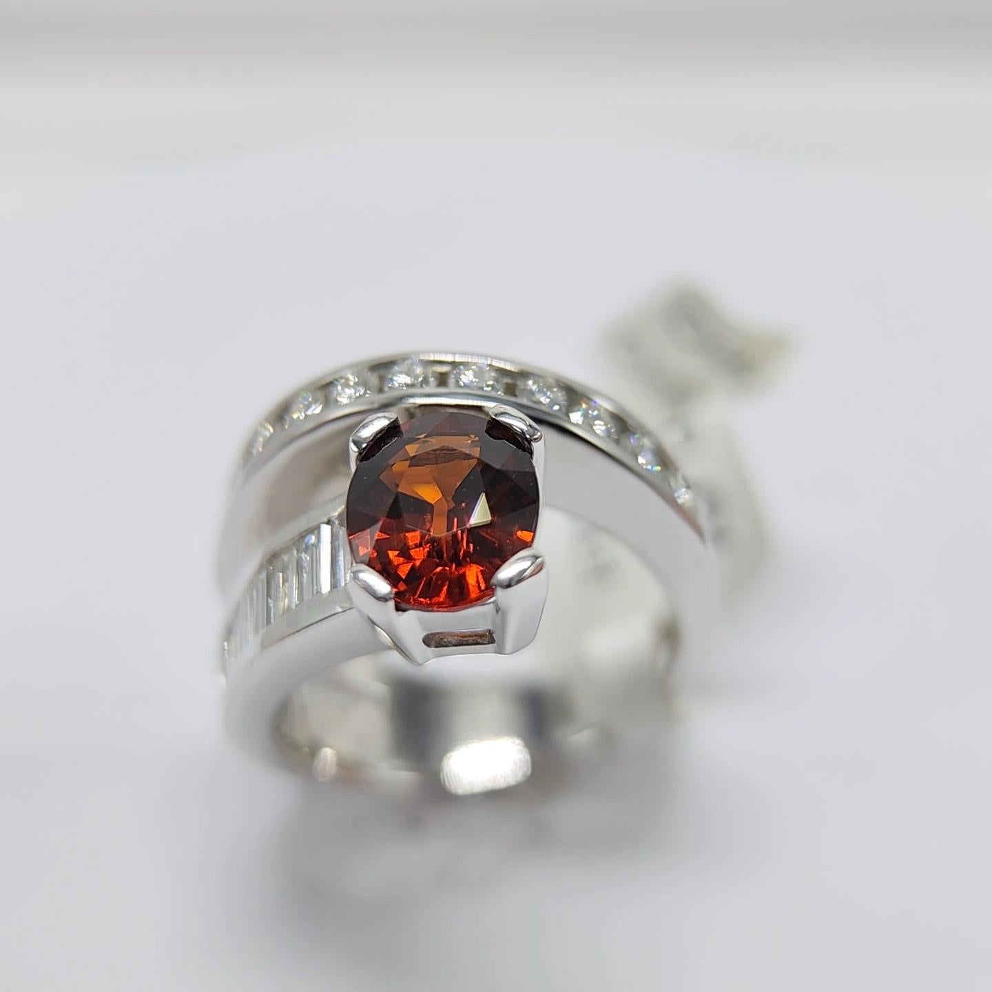 Anello con granato rosso e diamante in oro bianco 14 carati Granato naturale del Mozambico 2,34 carati in vendita 14