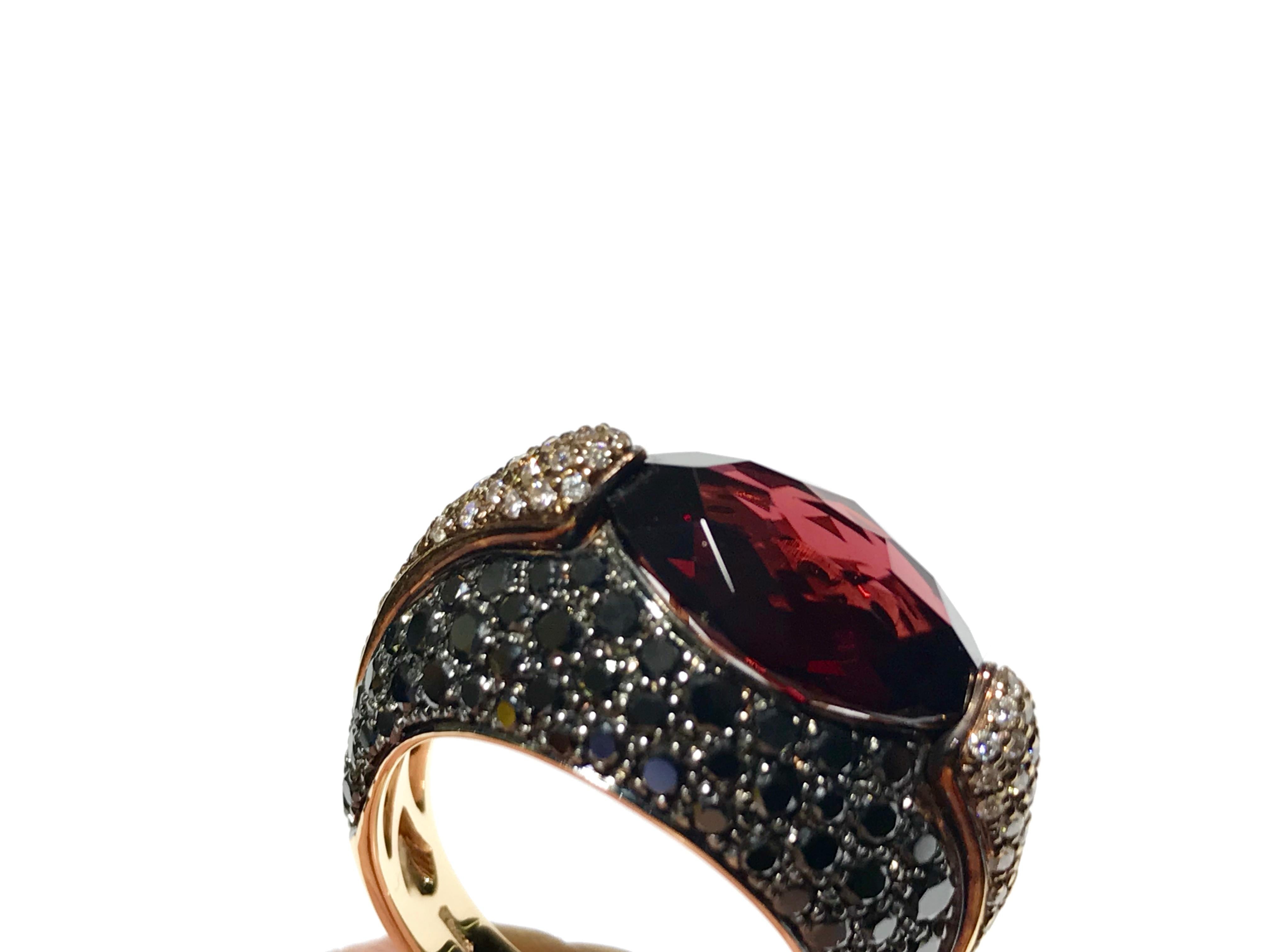 Oval Cut Red Garnet and Diamond Ring Set in 18 Karat Rose Gold For Sale