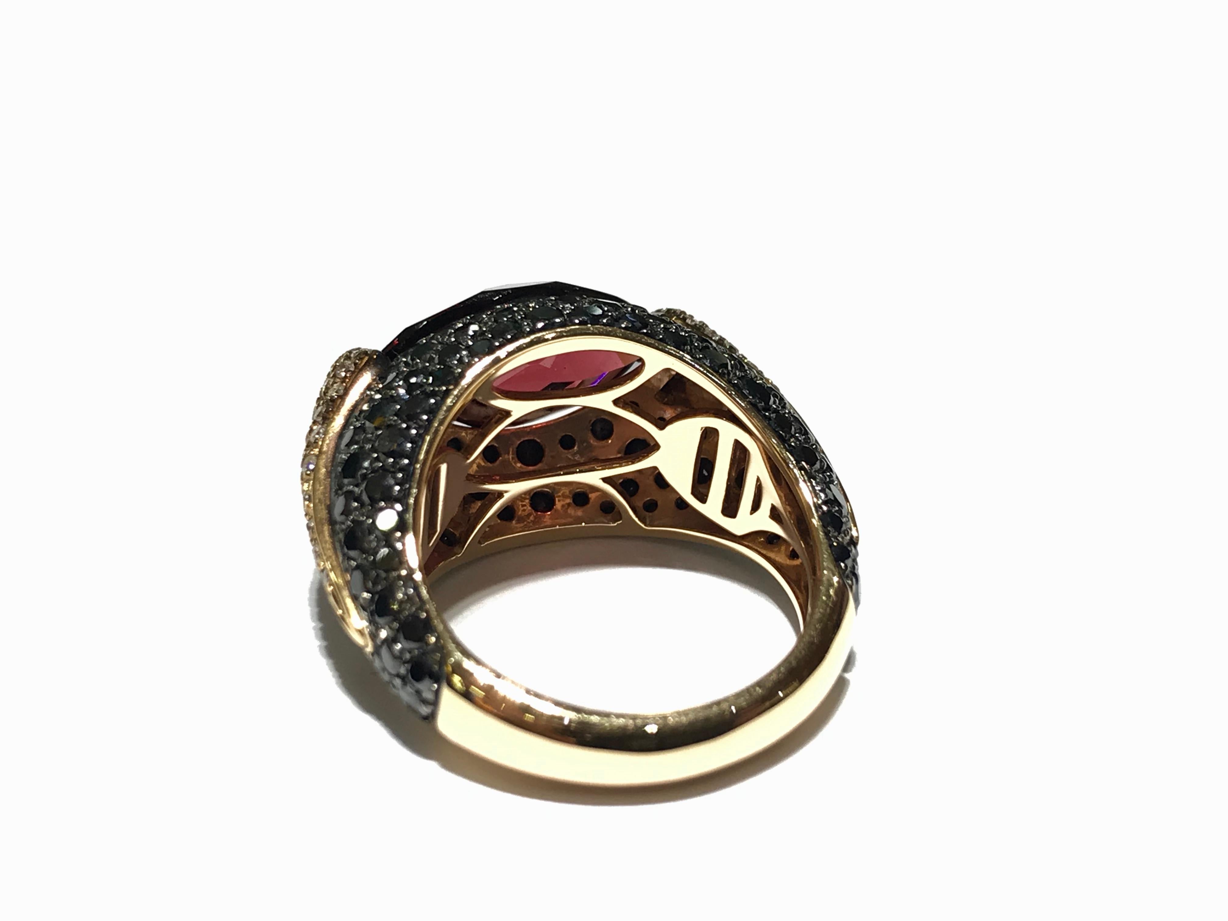 Red Garnet and Diamond Ring Set in 18 Karat Rose Gold In New Condition For Sale In Toronto, Ontario