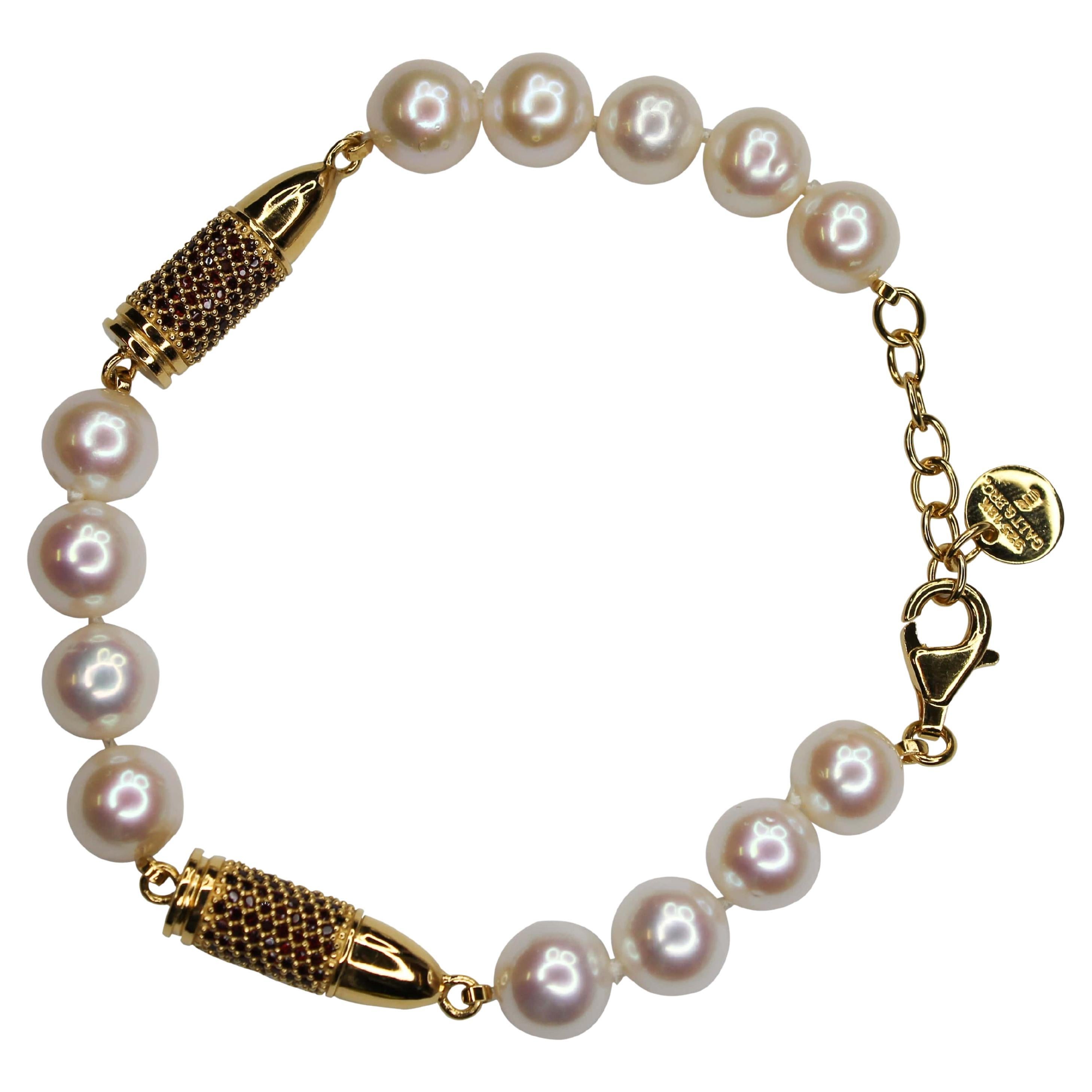 Bracelet en argent 18K Vermeil avec grenat rouge et perles blanches serties en pave.