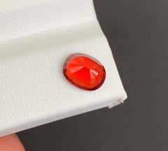 Roter Granat Edelstein: Ovalschliff Januar Geburtsstein, 1.73 Karat
