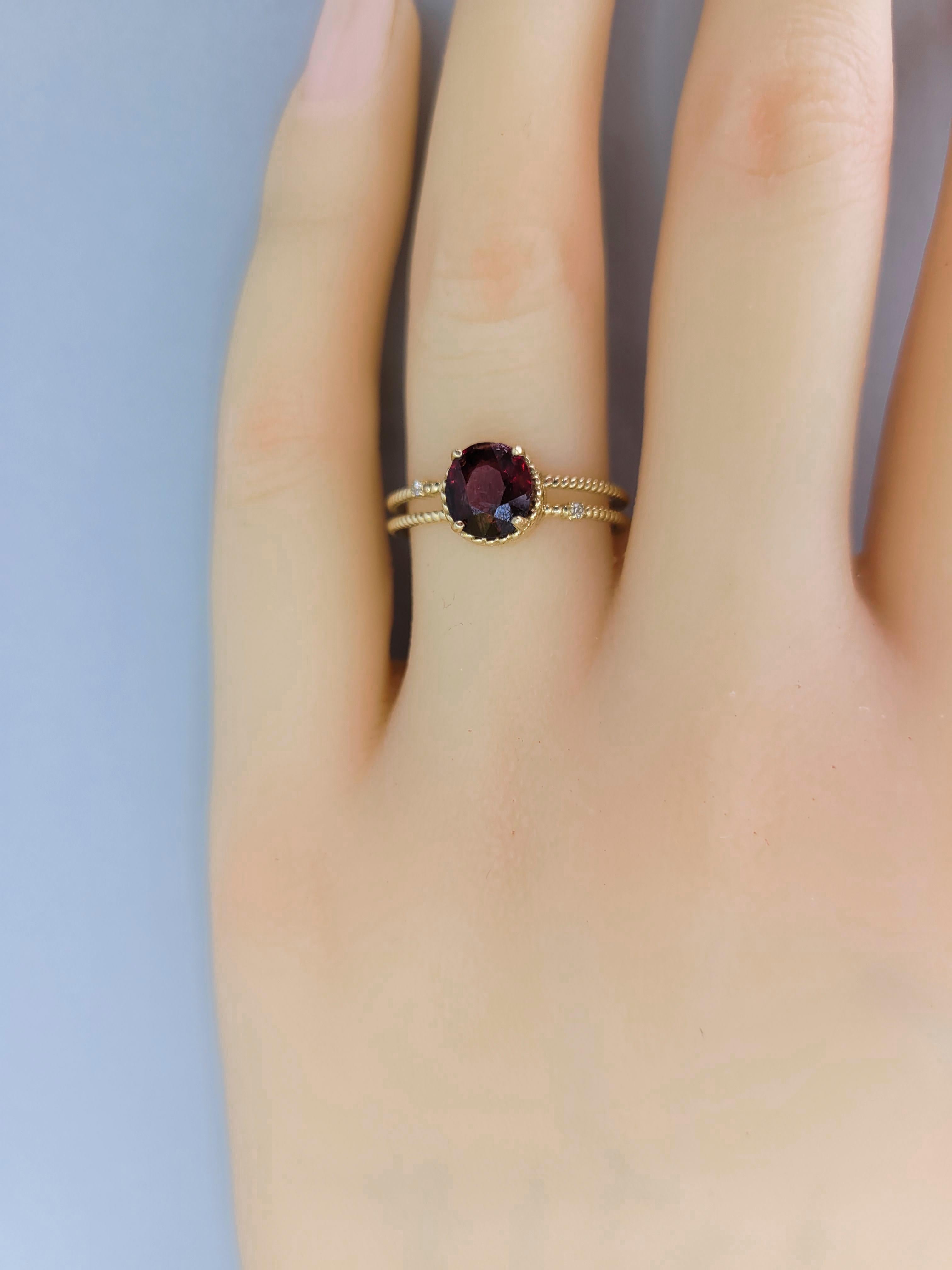 Red garnet gold ring. 4