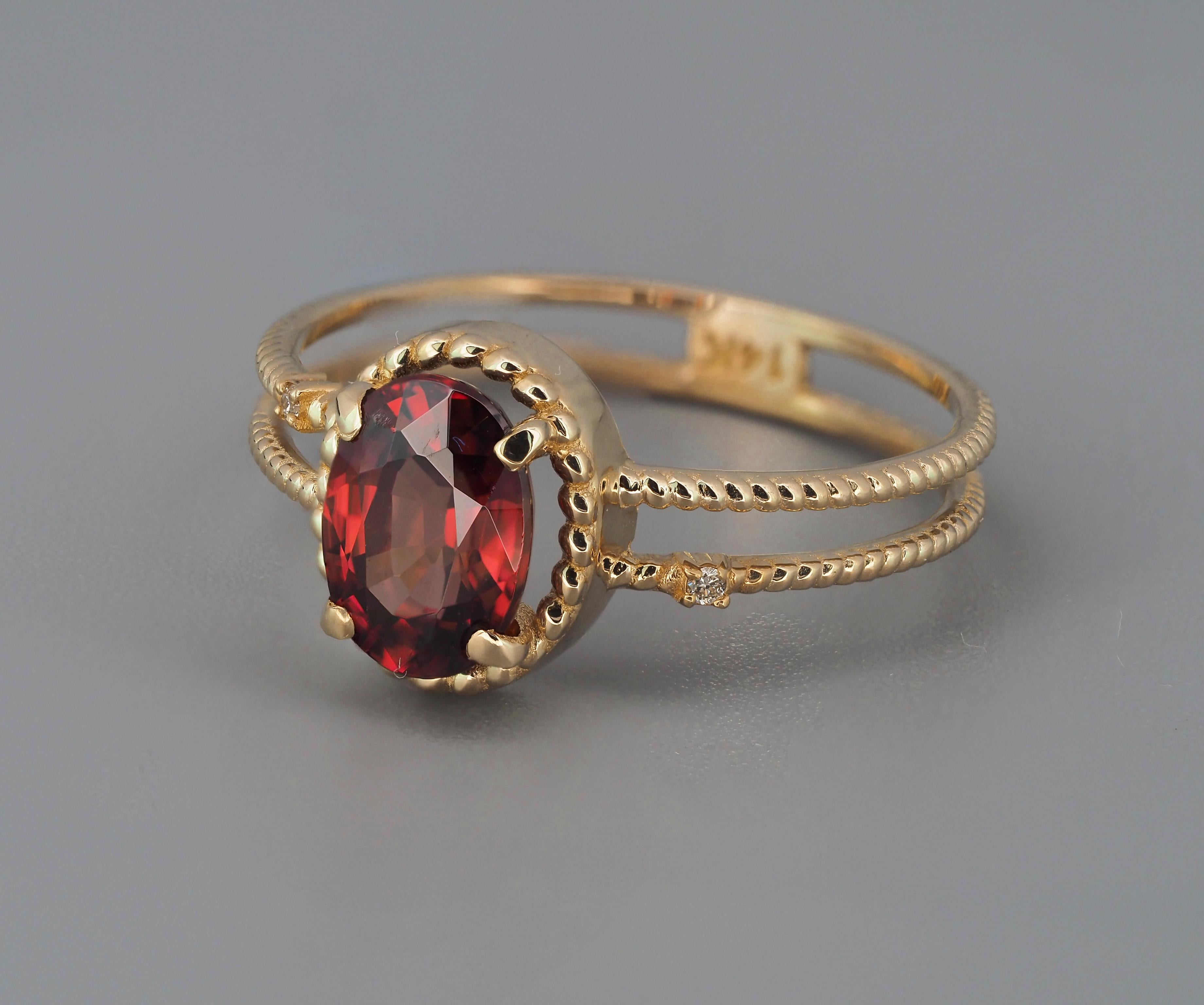 Oval Cut Red garnet gold ring.  For Sale