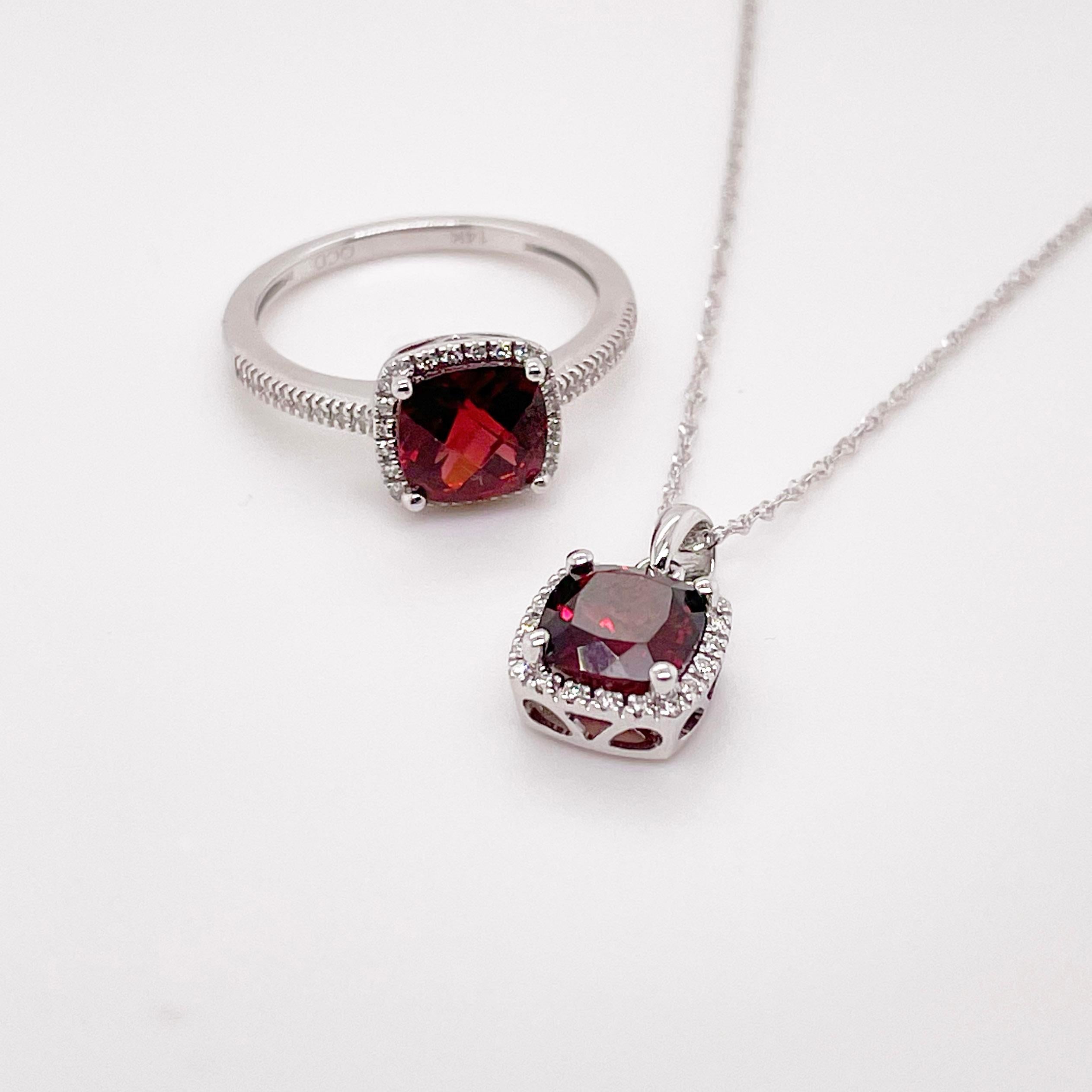 Rote Granat-Halskette mit Diamant-Halo in Weißgold 1,82 Karat Granat-Anhänger im Kissenschliff im Angebot 1