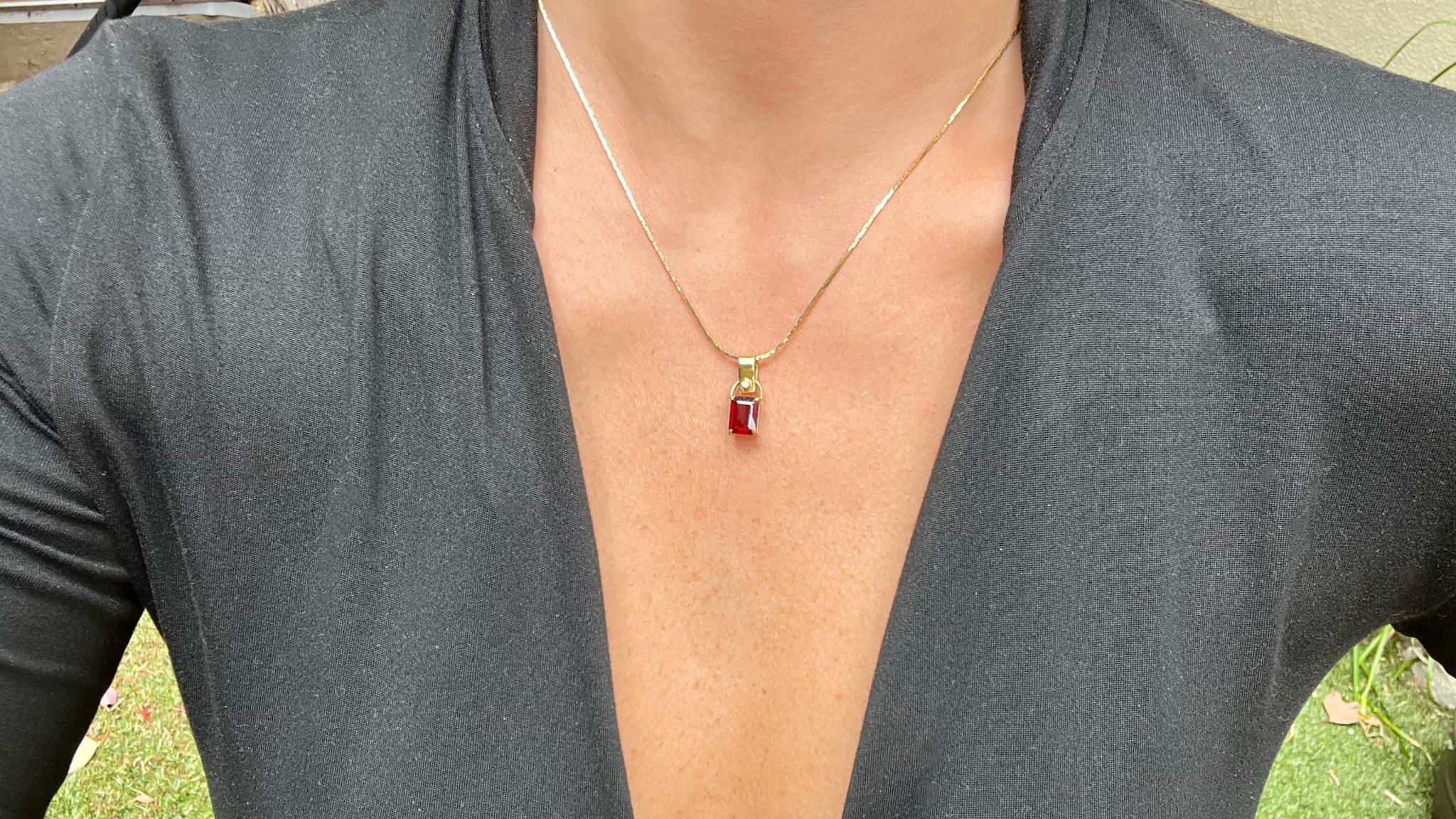 Women's or Men's Red Garnet Pendant 3 Carat Set with Diamond 18k Yellow Gold For Sale