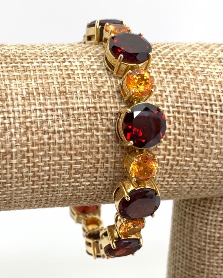 Spessartite and Red Garnet Tennis Bracelet, 54.87 Carats Total in Yellow Gold For Sale 2