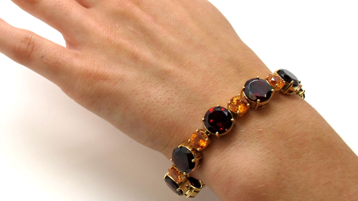 Spessartite and Red Garnet Tennis Bracelet, 54.87 Carats Total in Yellow Gold For Sale 4