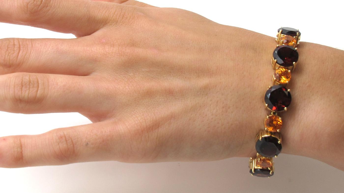 Tennisarmband aus Spessartin und rotem Granat, insgesamt 54,87 Karat in Gelbgold im Angebot 8
