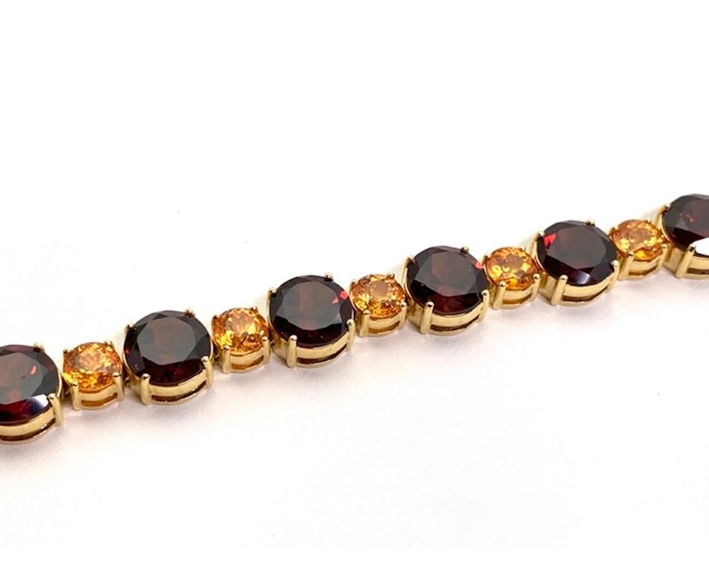 Tennisarmband aus Spessartin und rotem Granat, insgesamt 54,87 Karat in Gelbgold im Angebot 1