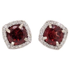 Boucles d'oreilles grenat rouge avec halo de diamant coussin en or blanc 14k  Rhodolite