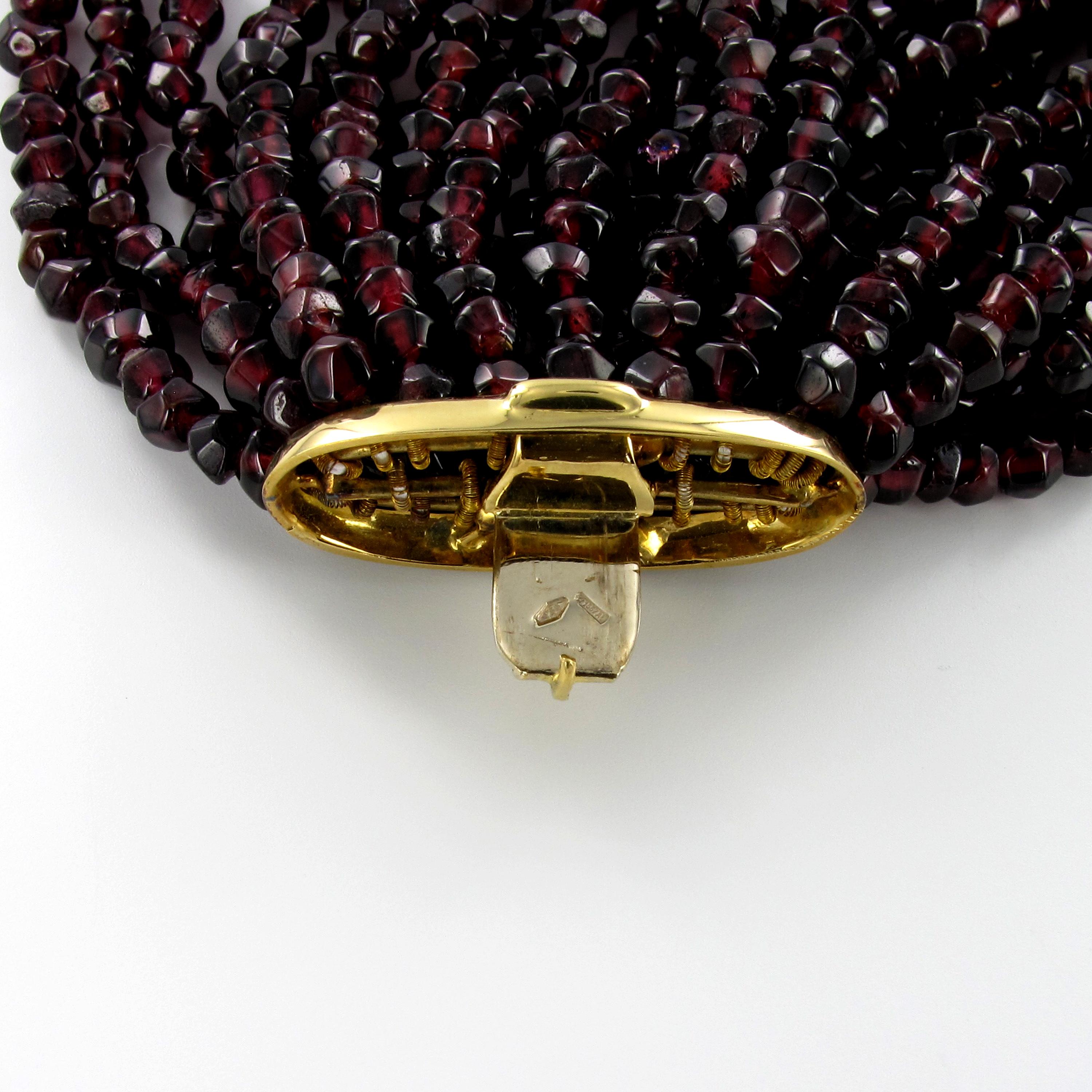 Red Garnet Torsade Necklace with Yellow Gold Clasp In Excellent Condition In Lucerne, CH