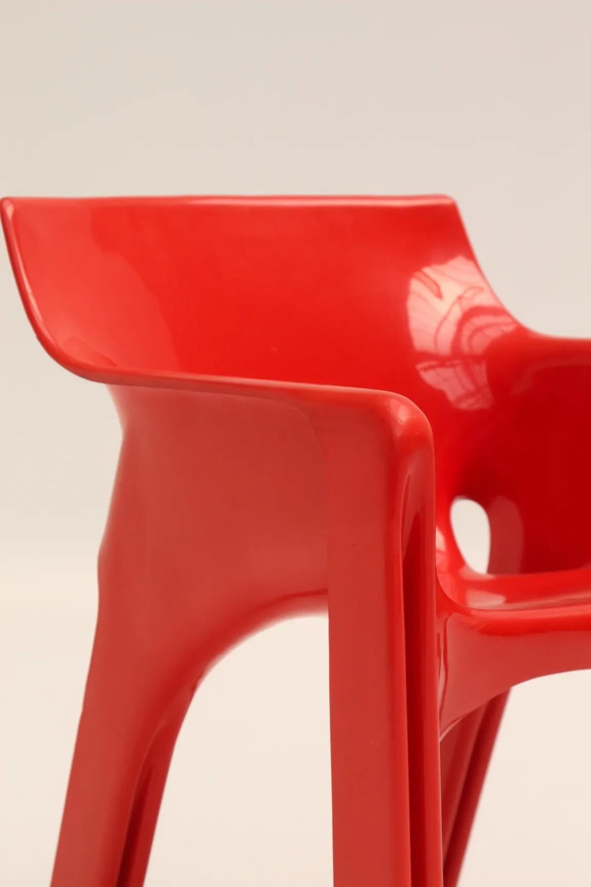Chaises Gaudi rouges de Vico Magistretti pour Artemide, 1970, ensemble de 4 en vente 4