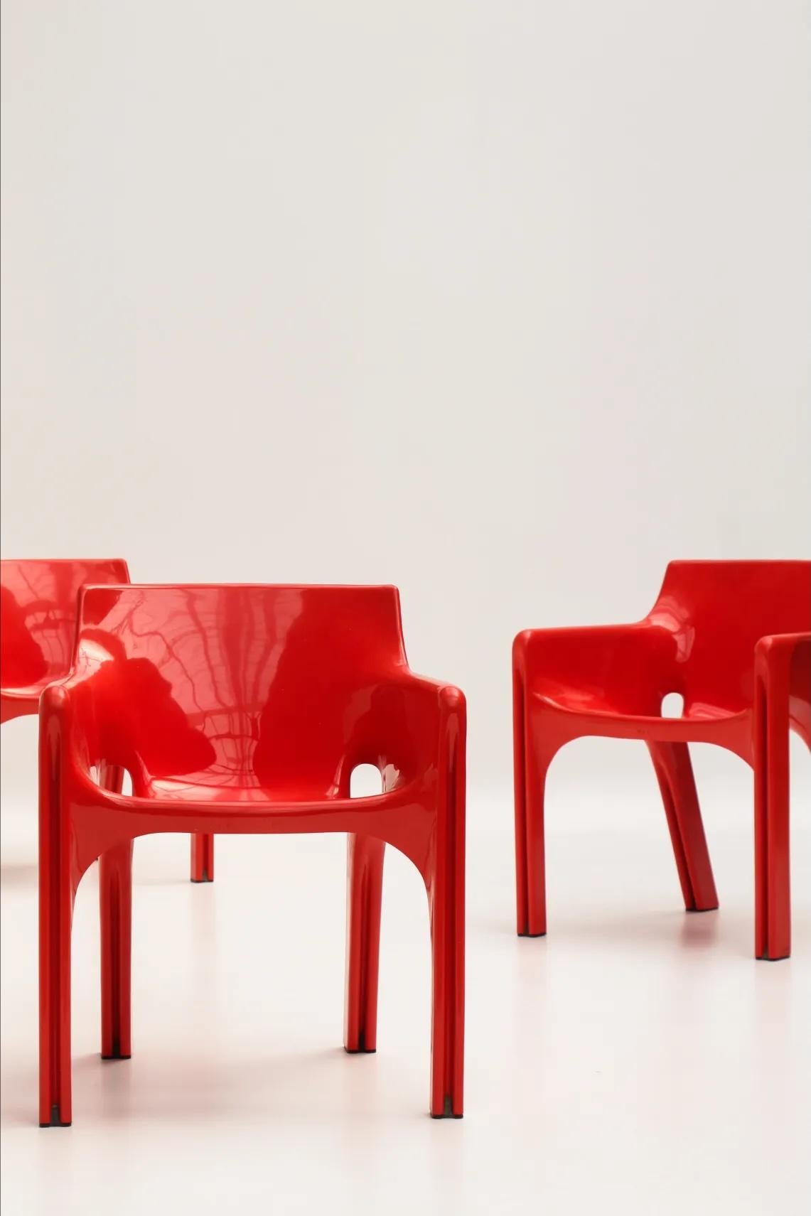 italien Chaises Gaudi rouges de Vico Magistretti pour Artemide, 1970, ensemble de 4 en vente